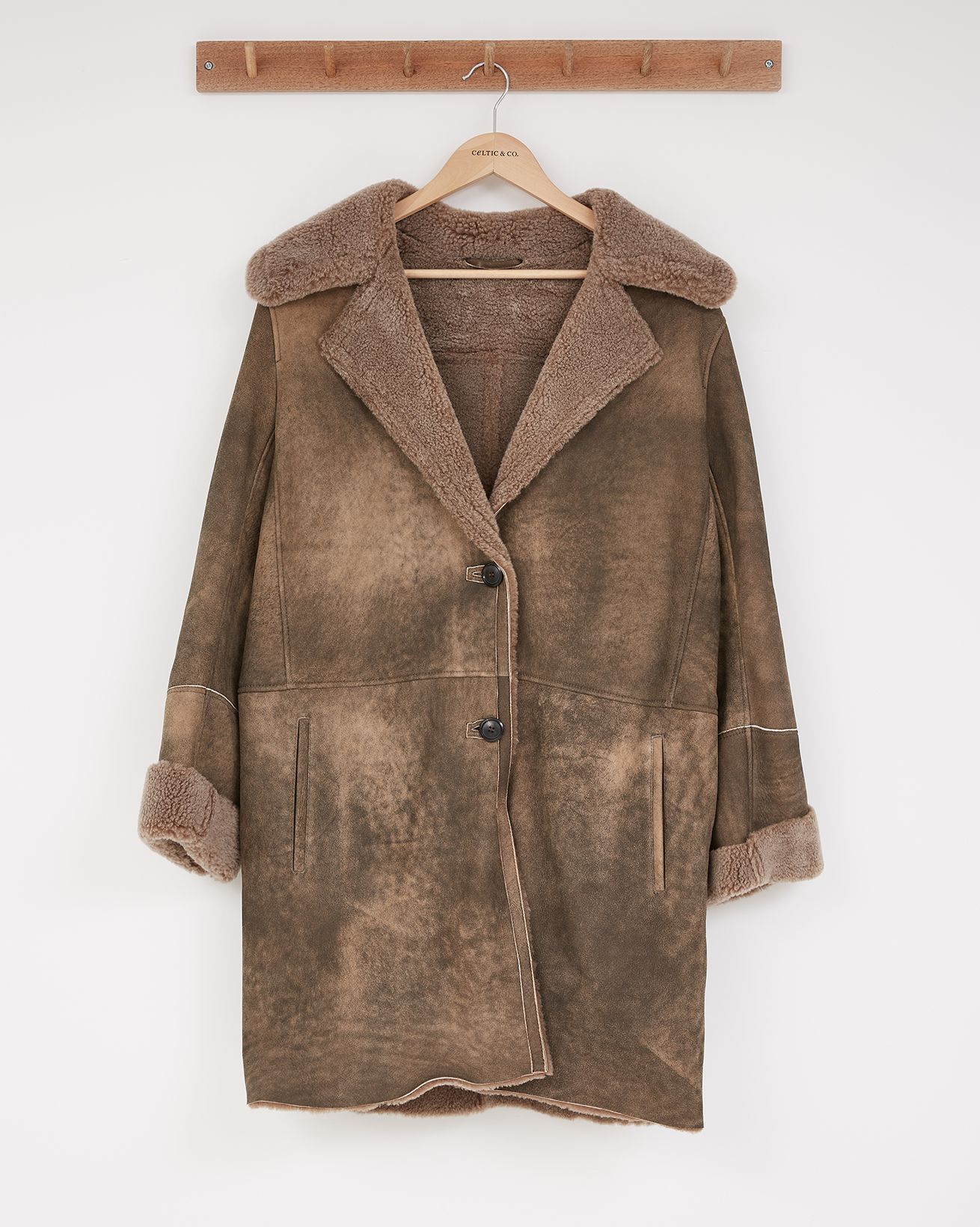 Collared Sheepskin Coat / Camel Jungle / 10