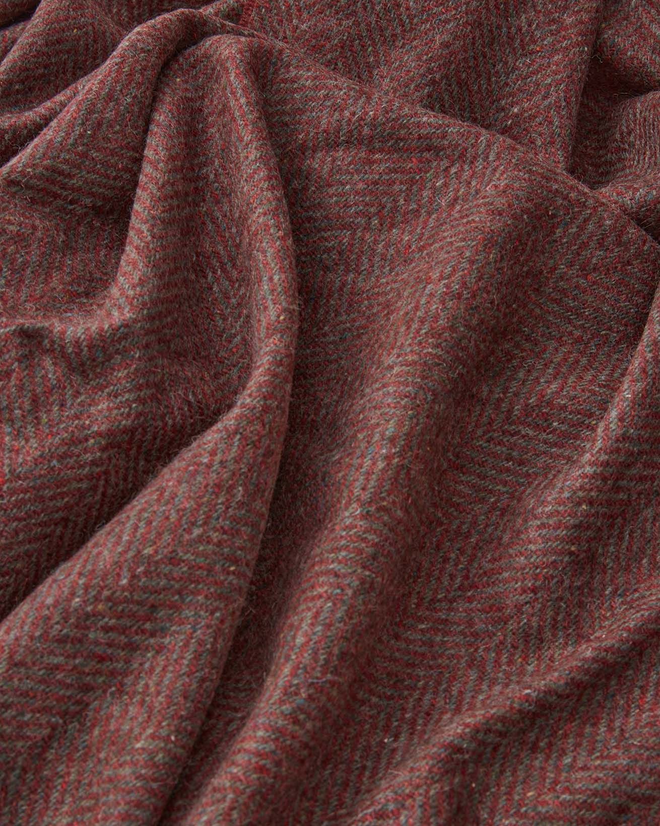 7868_recycled-wool-herringbone-throw_claret-landscape_detail-1_web.jpg