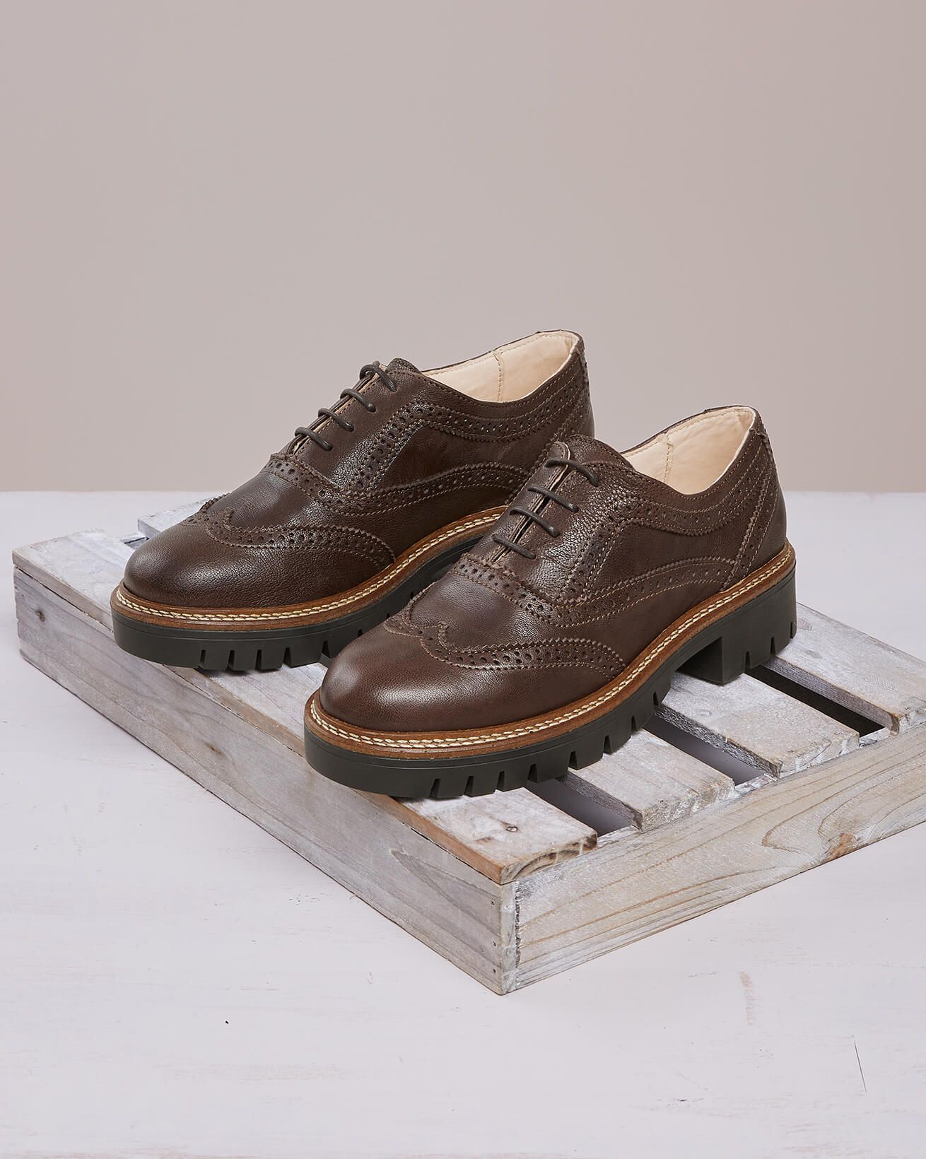 7969_lace-up-brogue_tanners-brown_lfs.jpg