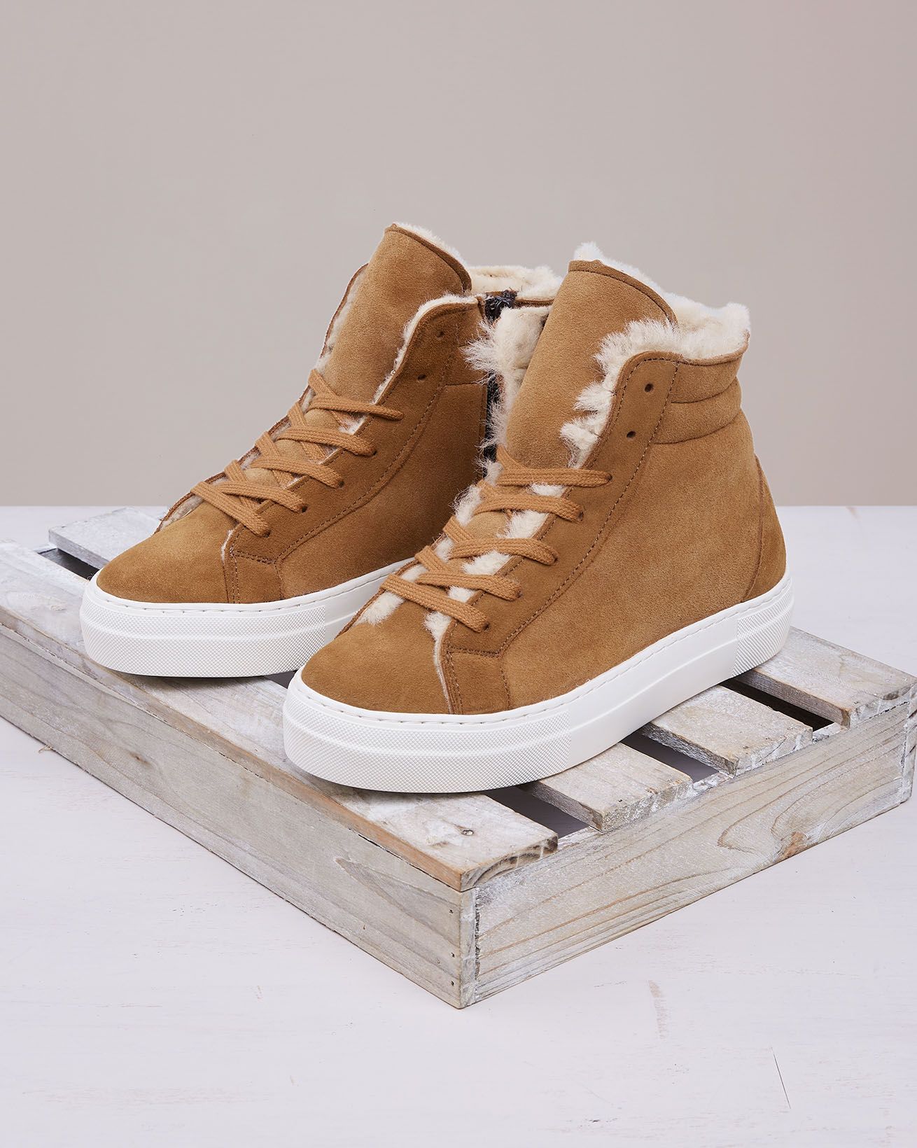 Sheepskin High Top Trainer / Whiskey / 38