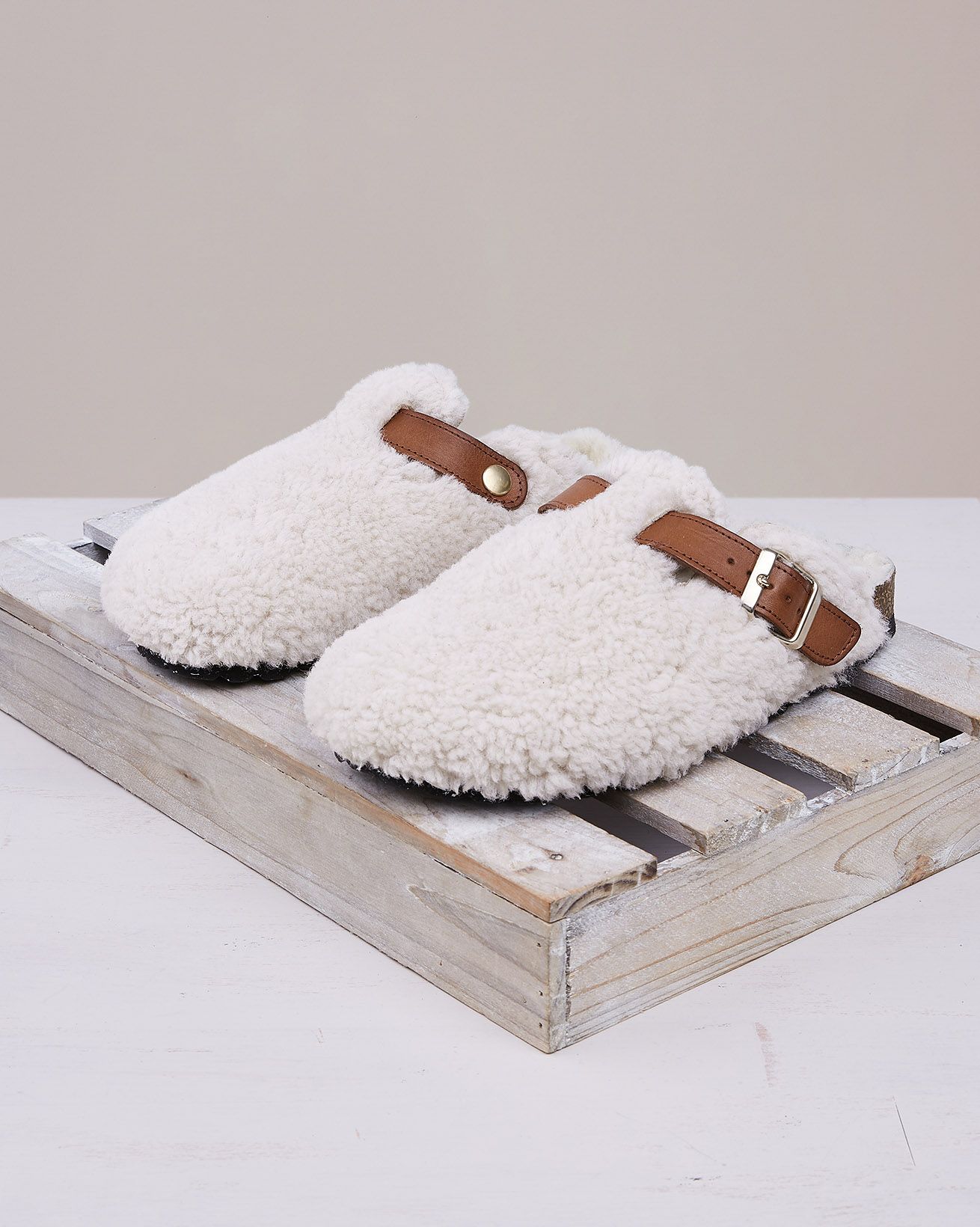8070_leather-trim-sheepskin-clog_ecru_lfs-2_web.jpg