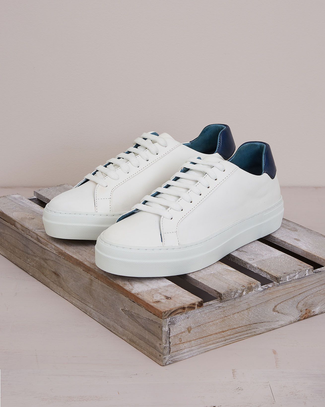 7835_low-top-trainer_white-navy_lfs_web.jpg