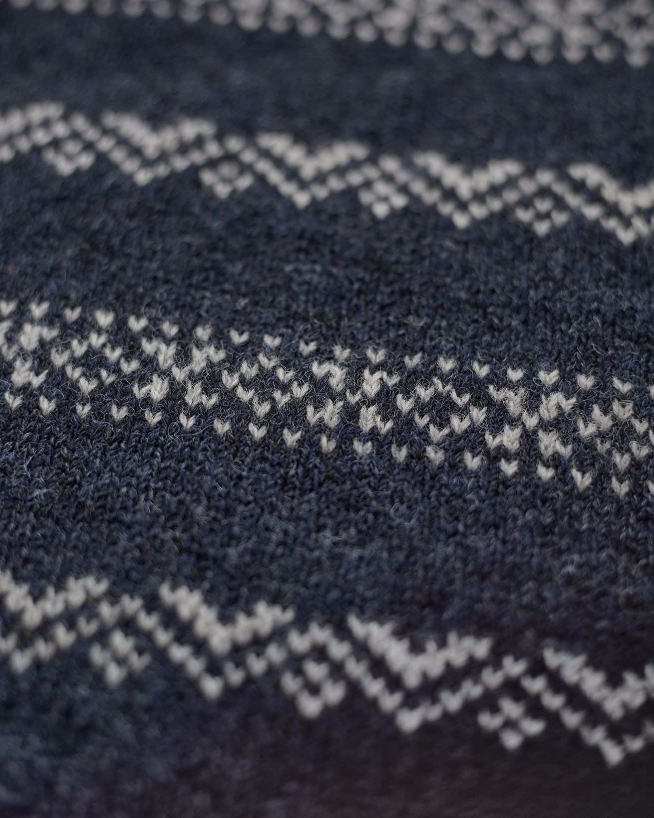 8051_mens-nordic-fair-isle-crew-neck-jumper_navy_detail_web.jpg