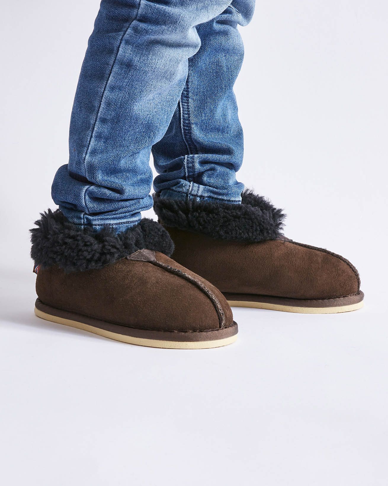 2460_kids-sheepskin-slippers-bootees_mocca_lfs-0136_web.jpg