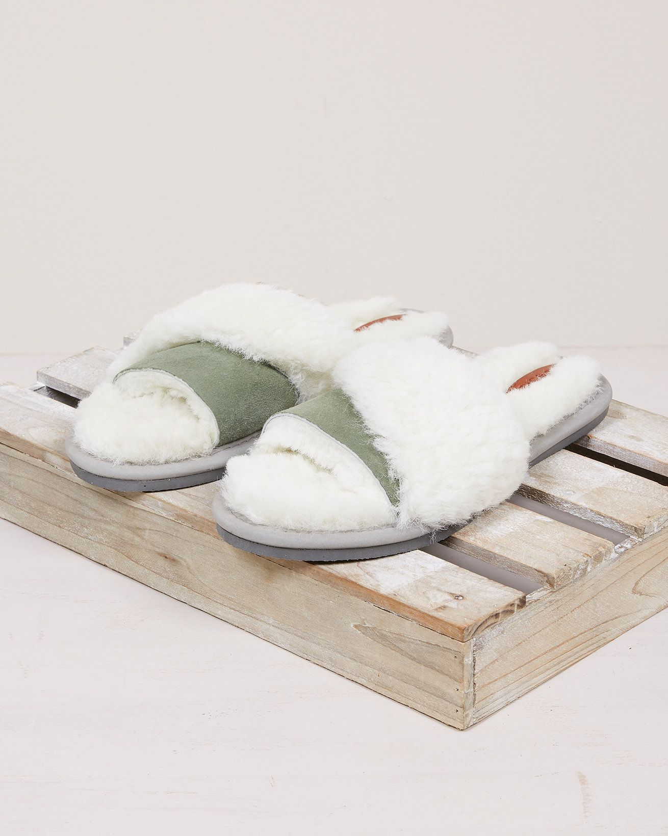 Diagonal Detail Sheepskin Slide / Olive / UK 6
