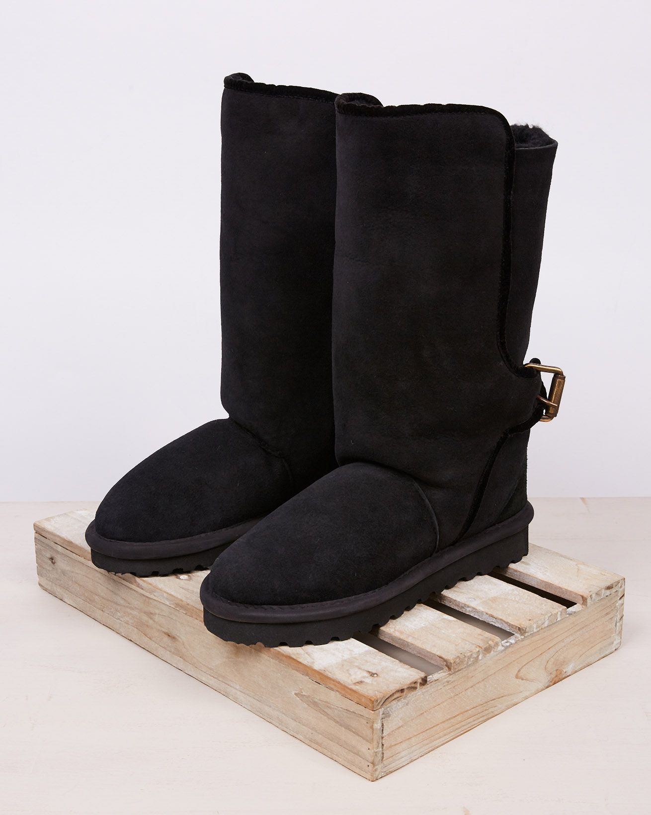 Velvet Effect Trim Buckle Boot / Black / UK 6