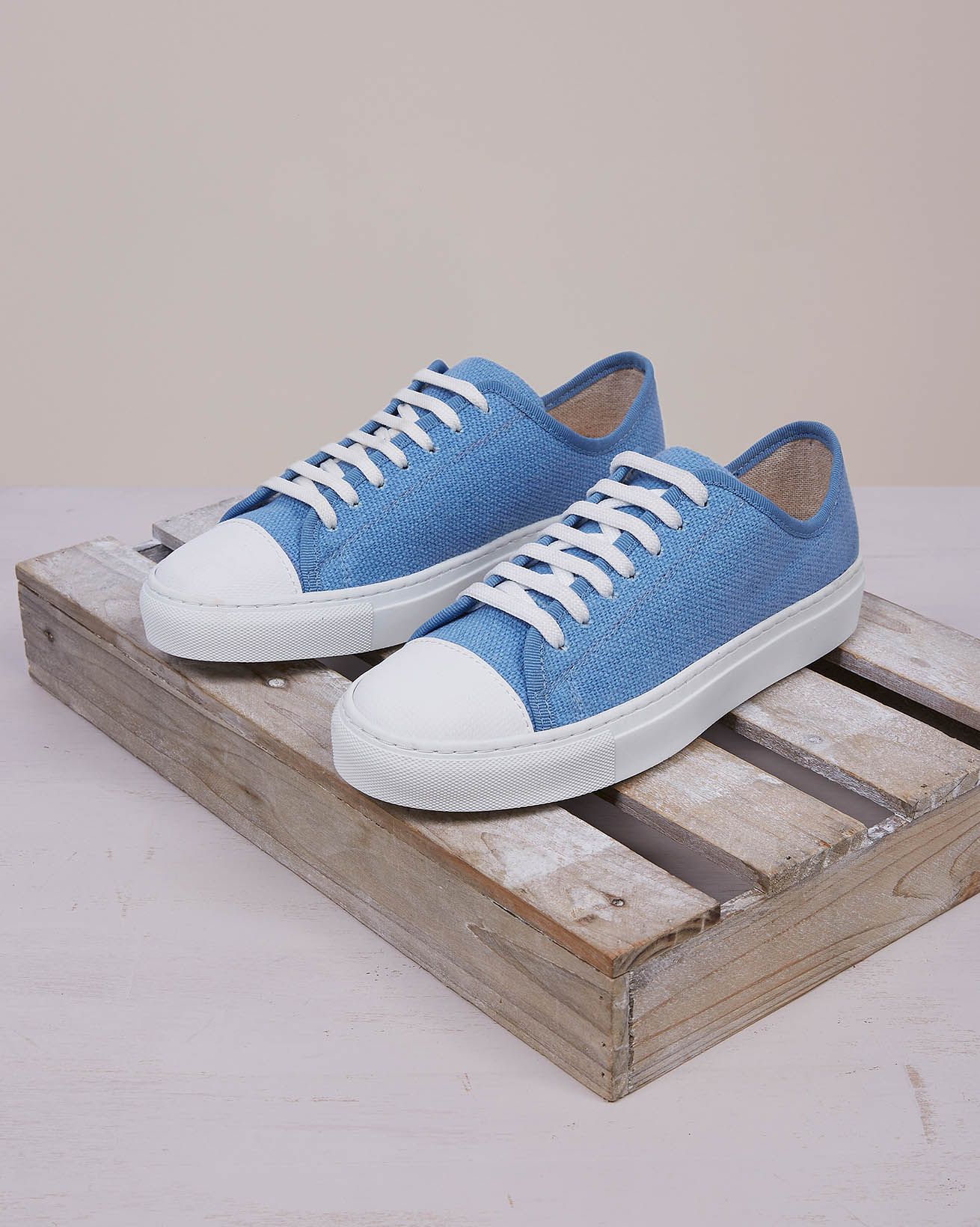 7909_canvas-low-top-trainer_sky-blue_lfs_web.jpg