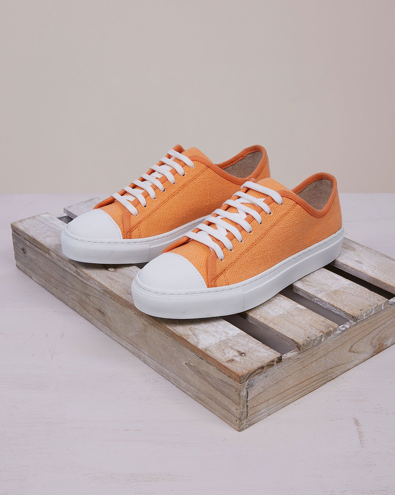 7909_canvas-low-top-trainer_coral_lfs_web.jpg