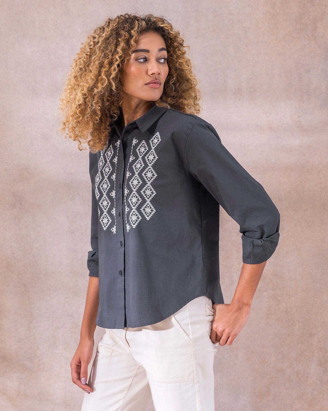 Blouse avec broderie décorative