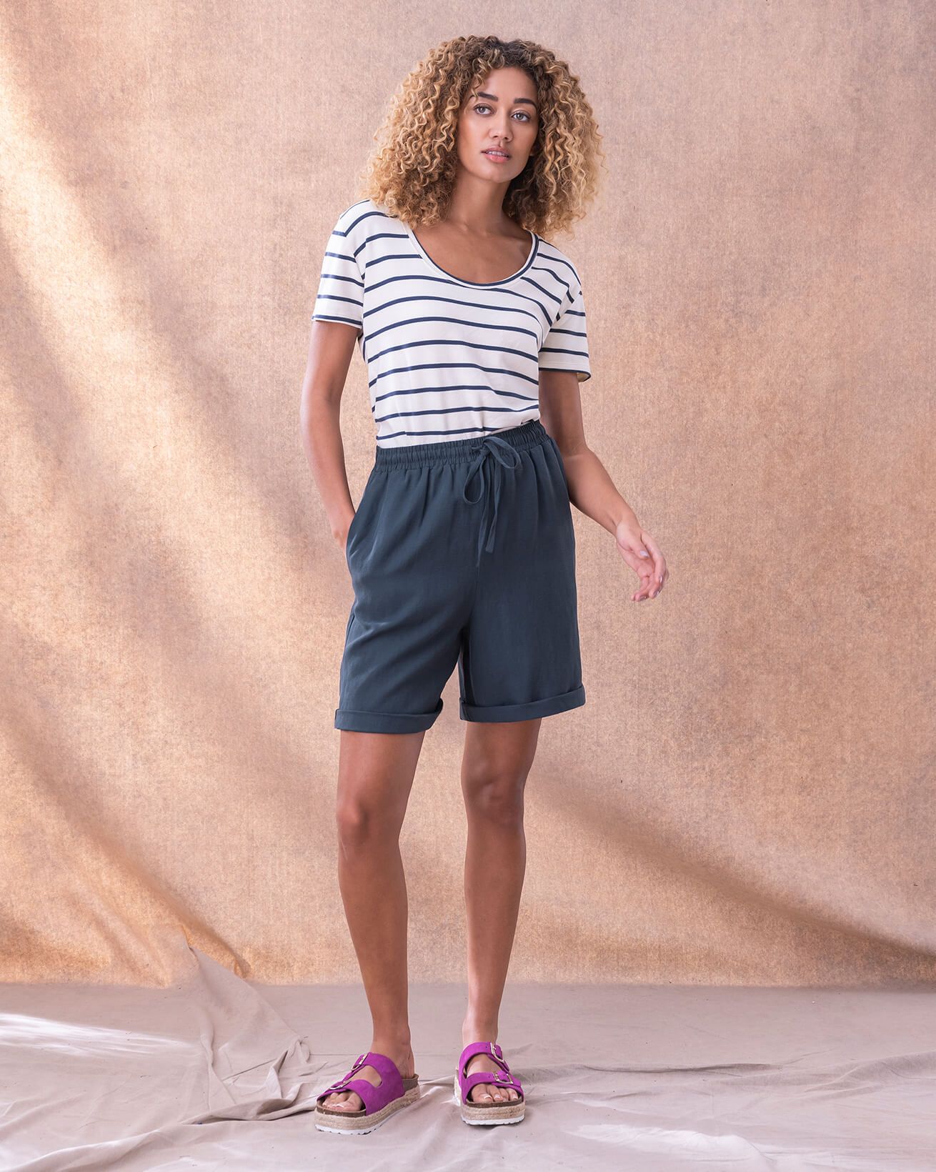 8116-8179-7582_lyocel-linen-shorts_navy-105_web.jpg