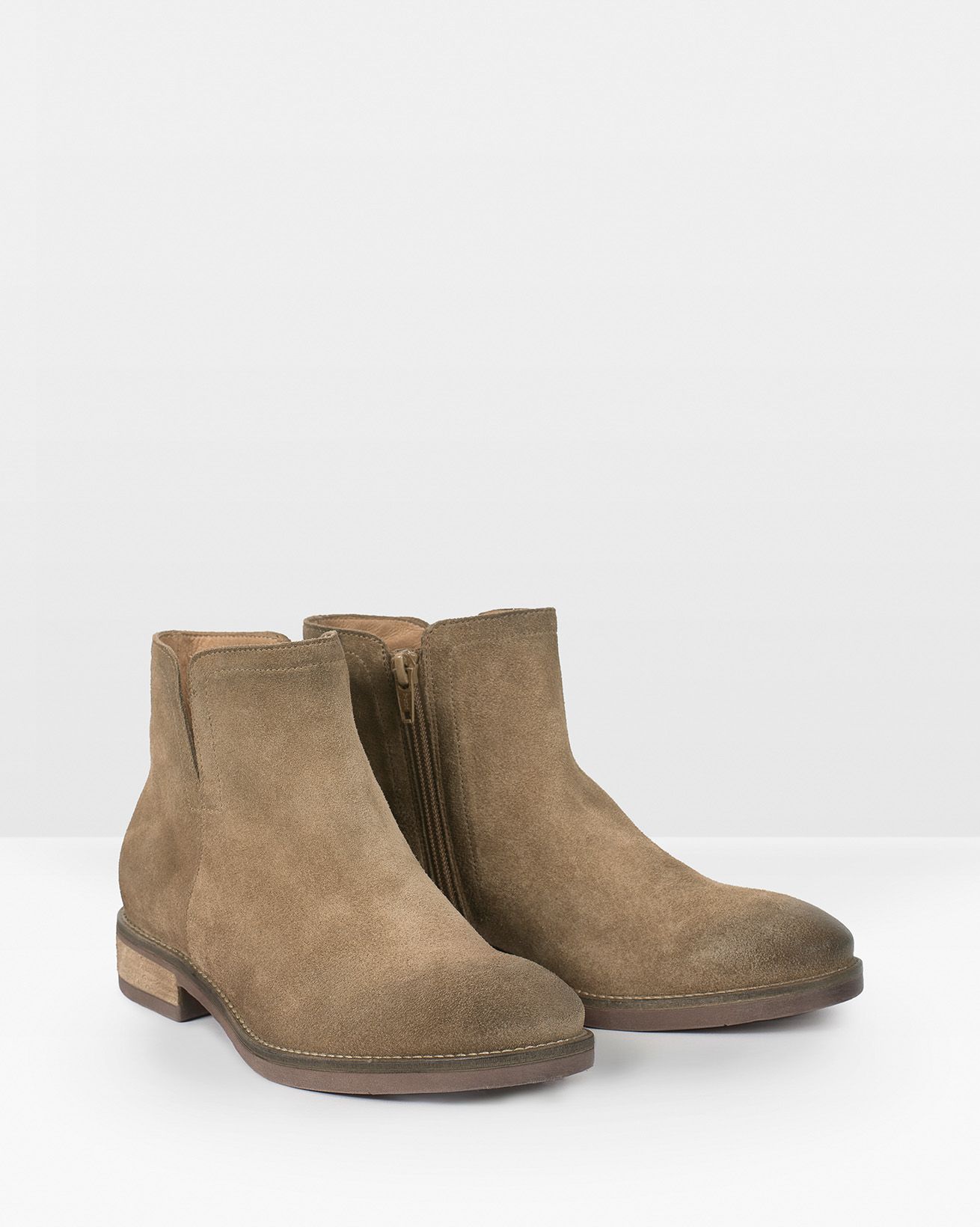 7792_notched-flat-ankle-boot_camel_lfs-2_web.jpg