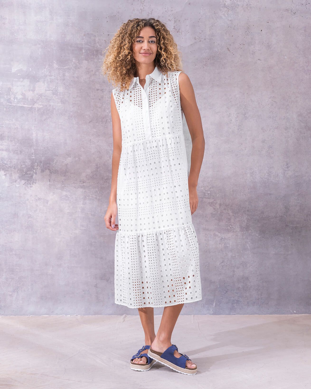 Robe longue sans manches avec broderie