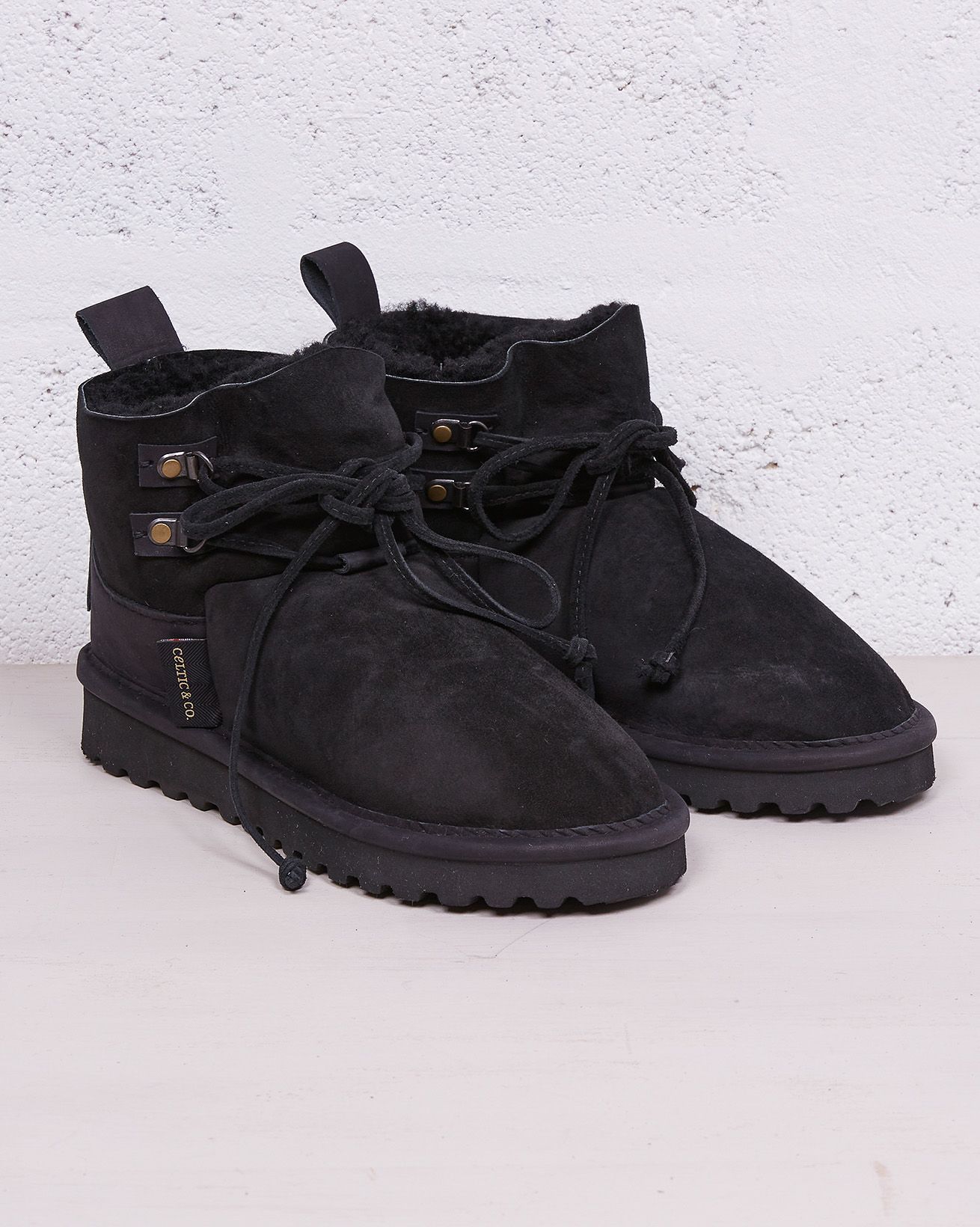 Celt Shortie Boots With Laces / Black / UK 6