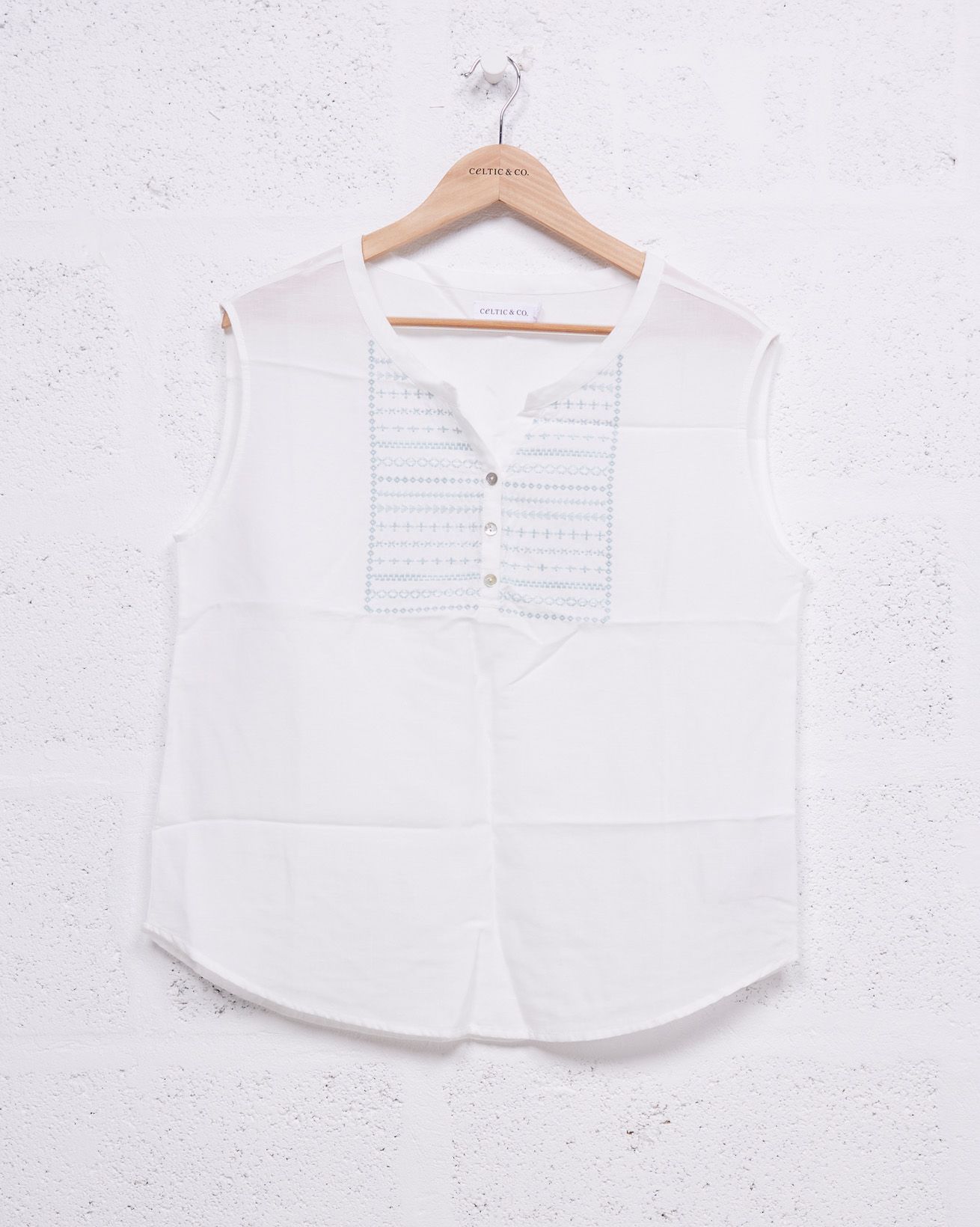 Embroidered Sleeveless Blouse / Chalk / 18