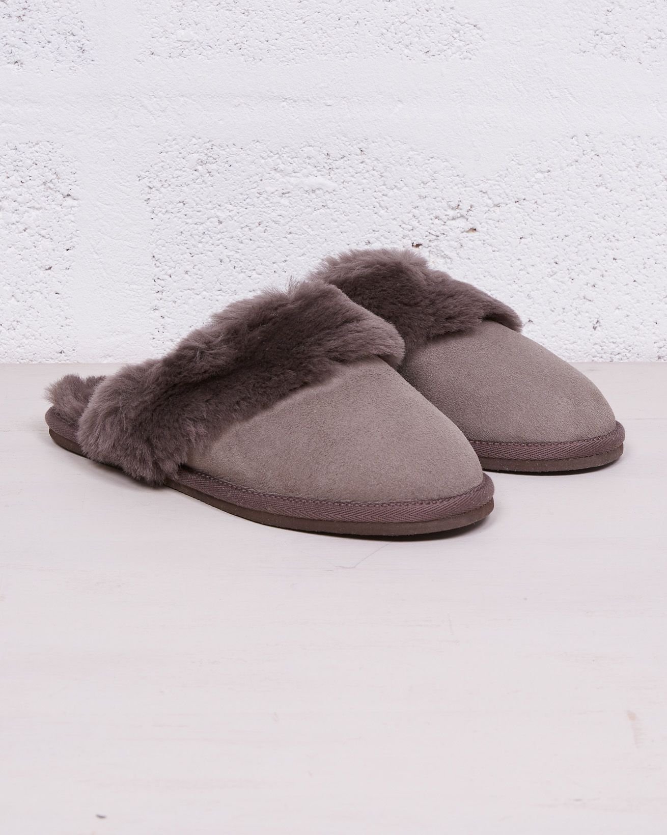 Combed Ladies Turnback Mules / Vole / 6