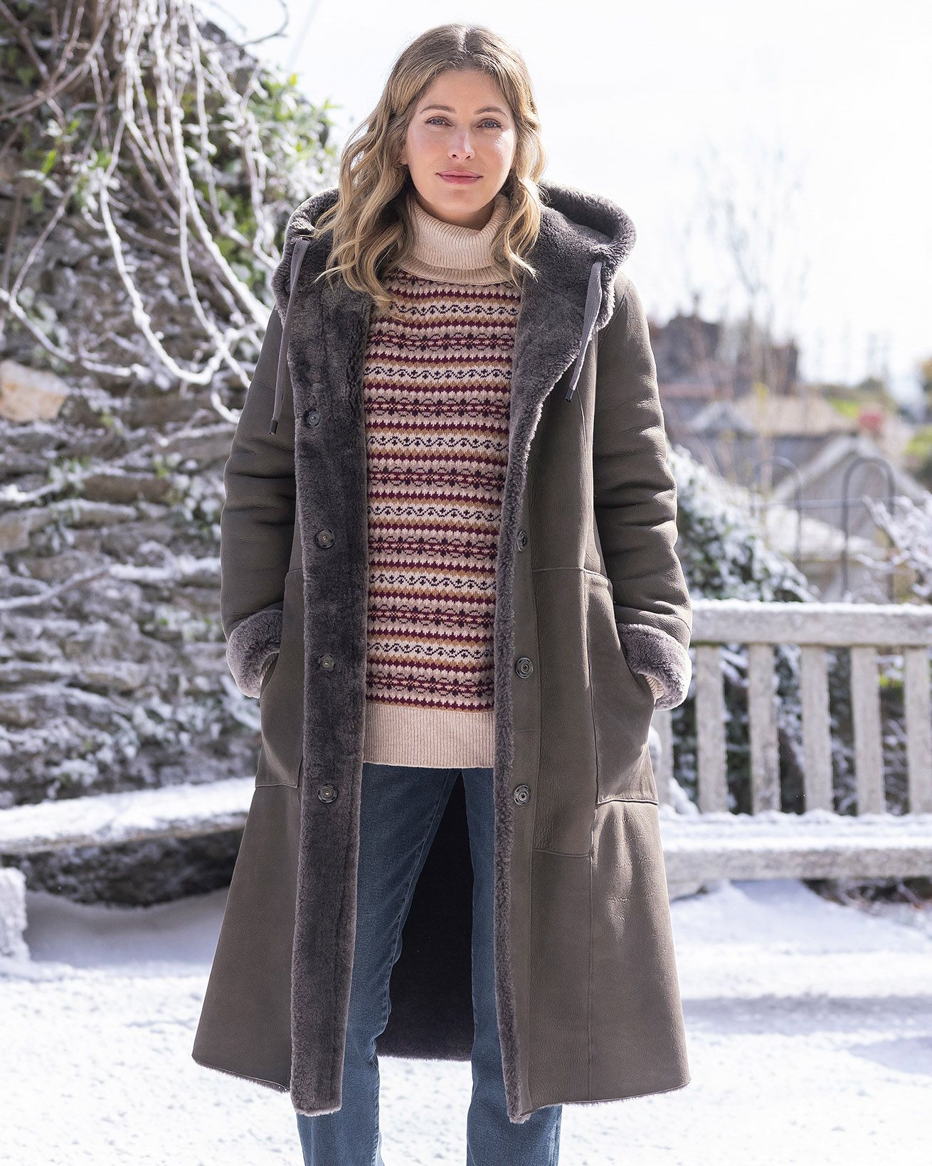 Langer Wendemantel Aus Merino-Schaffell Mit Kapuze