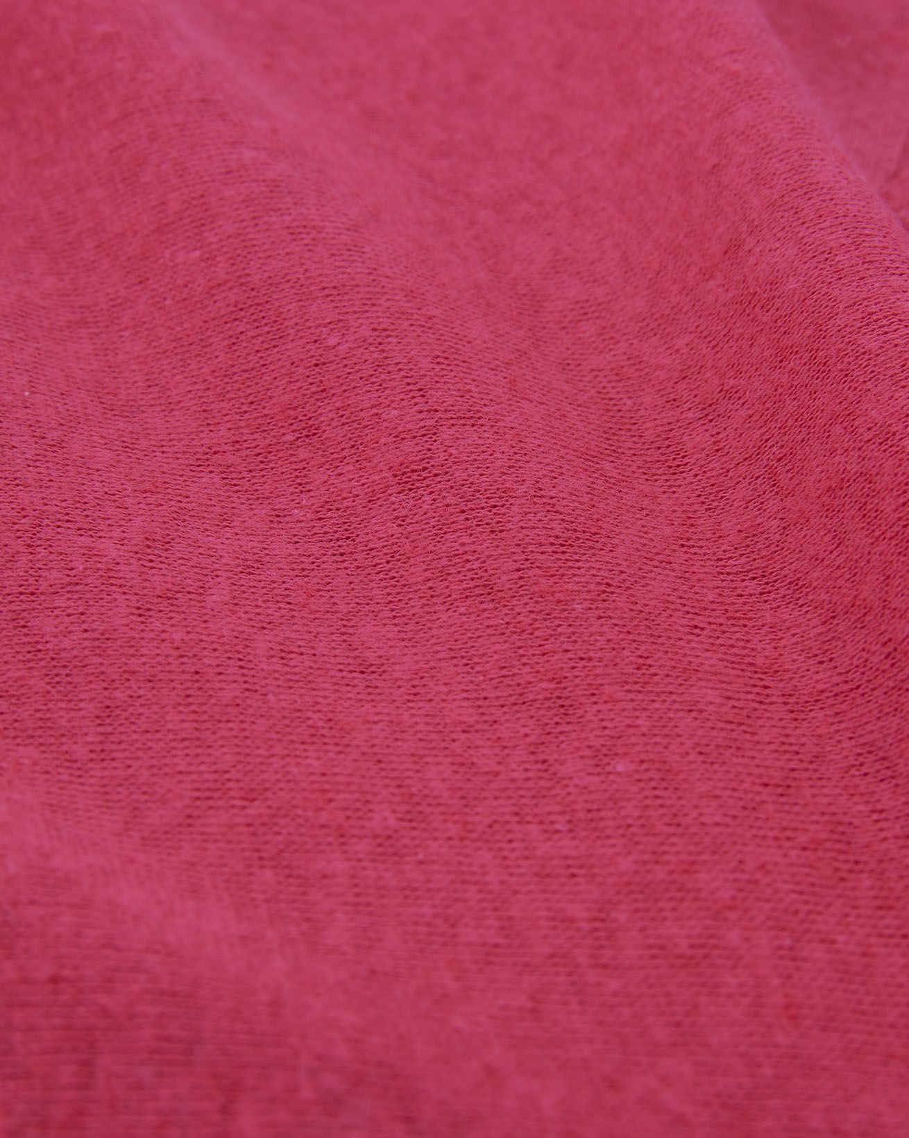 8421_linen-cotton-v-neck-t-shirt_raspberry_detail-2_web.jpg