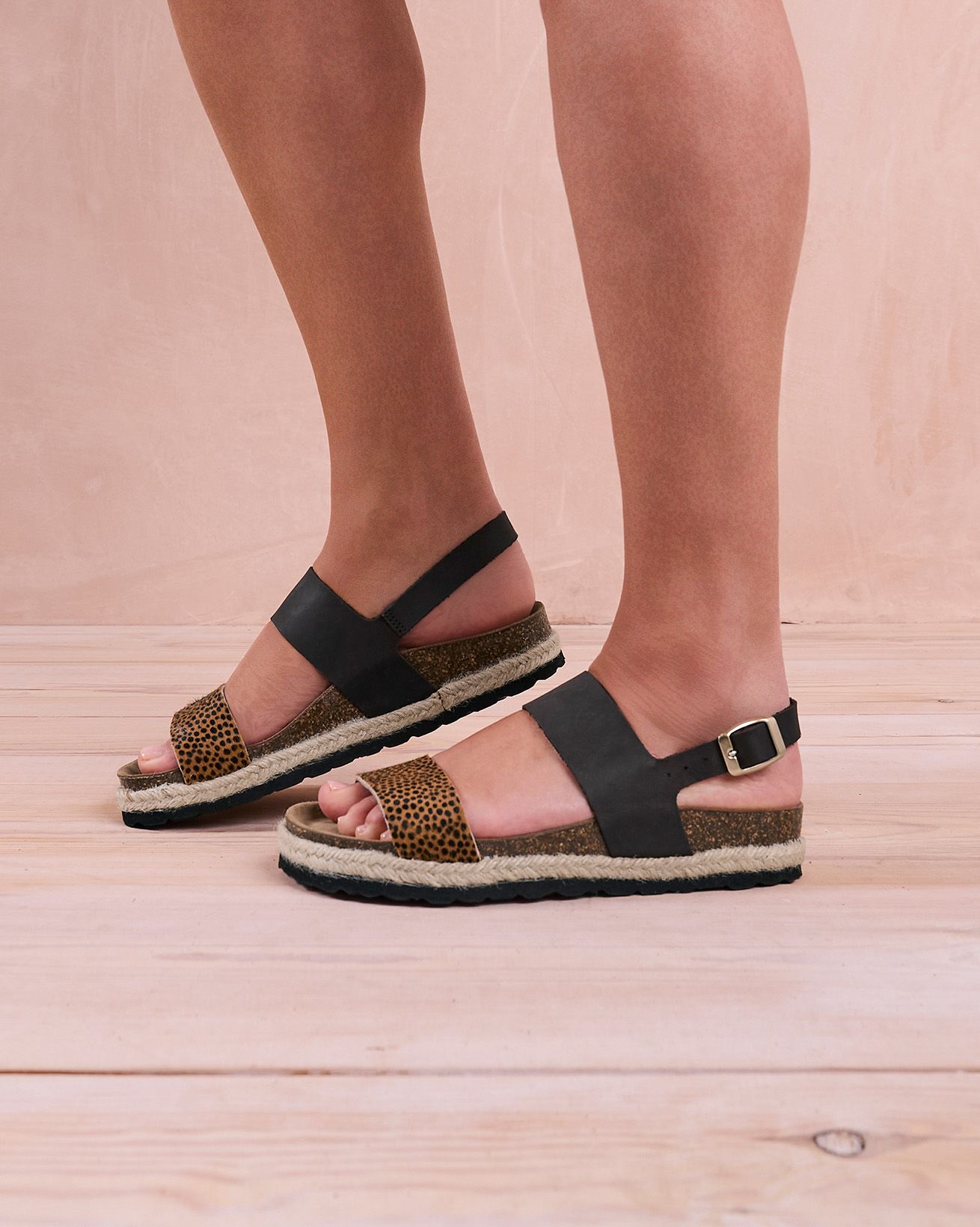 Sandalen mit mehreren Riemen