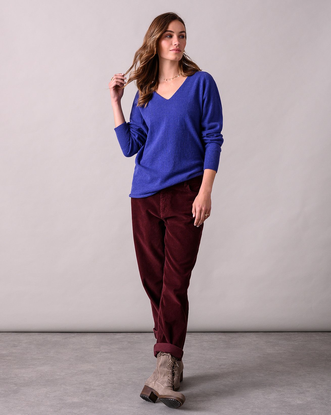 8222_geelong_slouch_v_neck_jumper_indigo-126_WEB.jpg