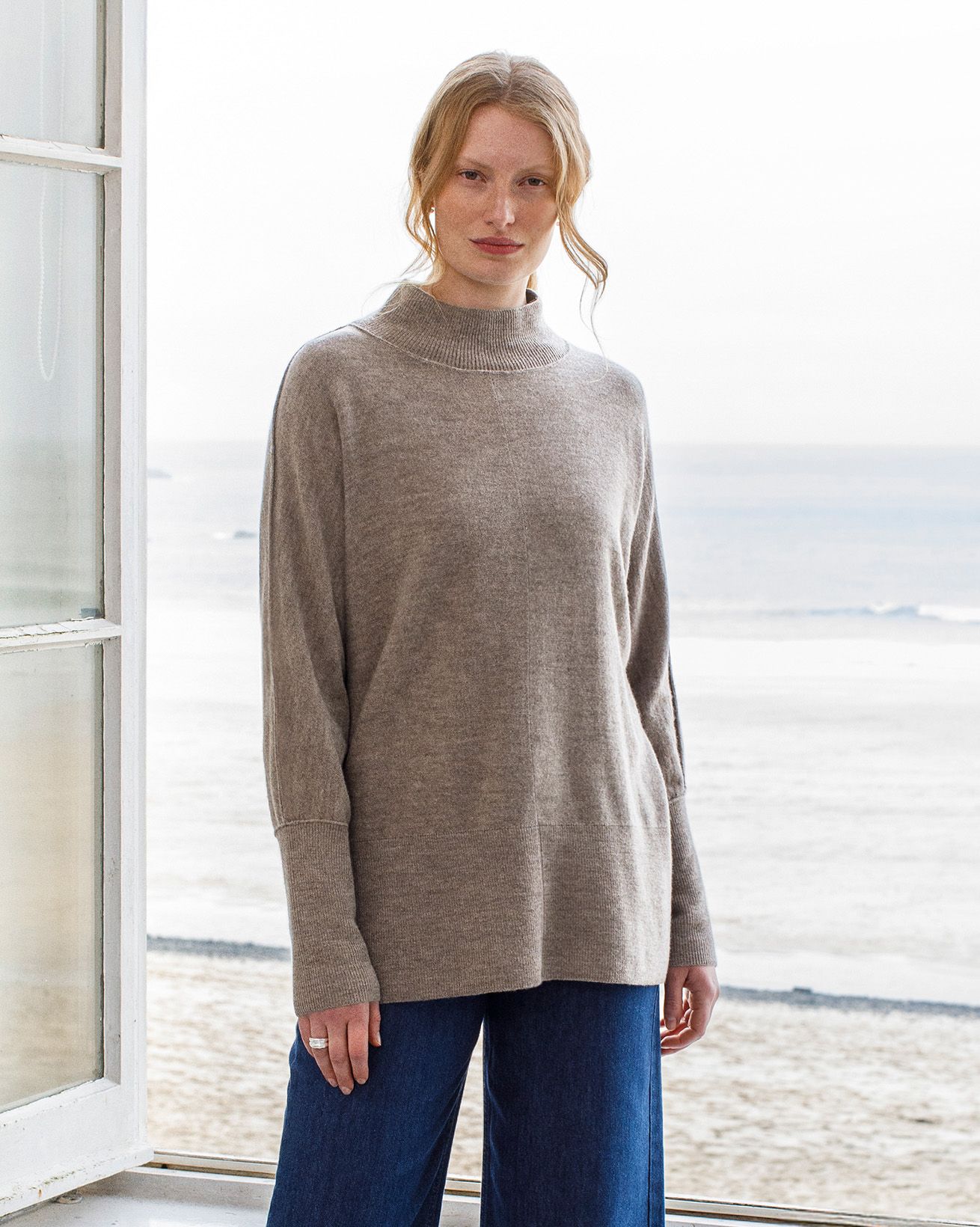 Pullover mit drapiertem Trichterkragen