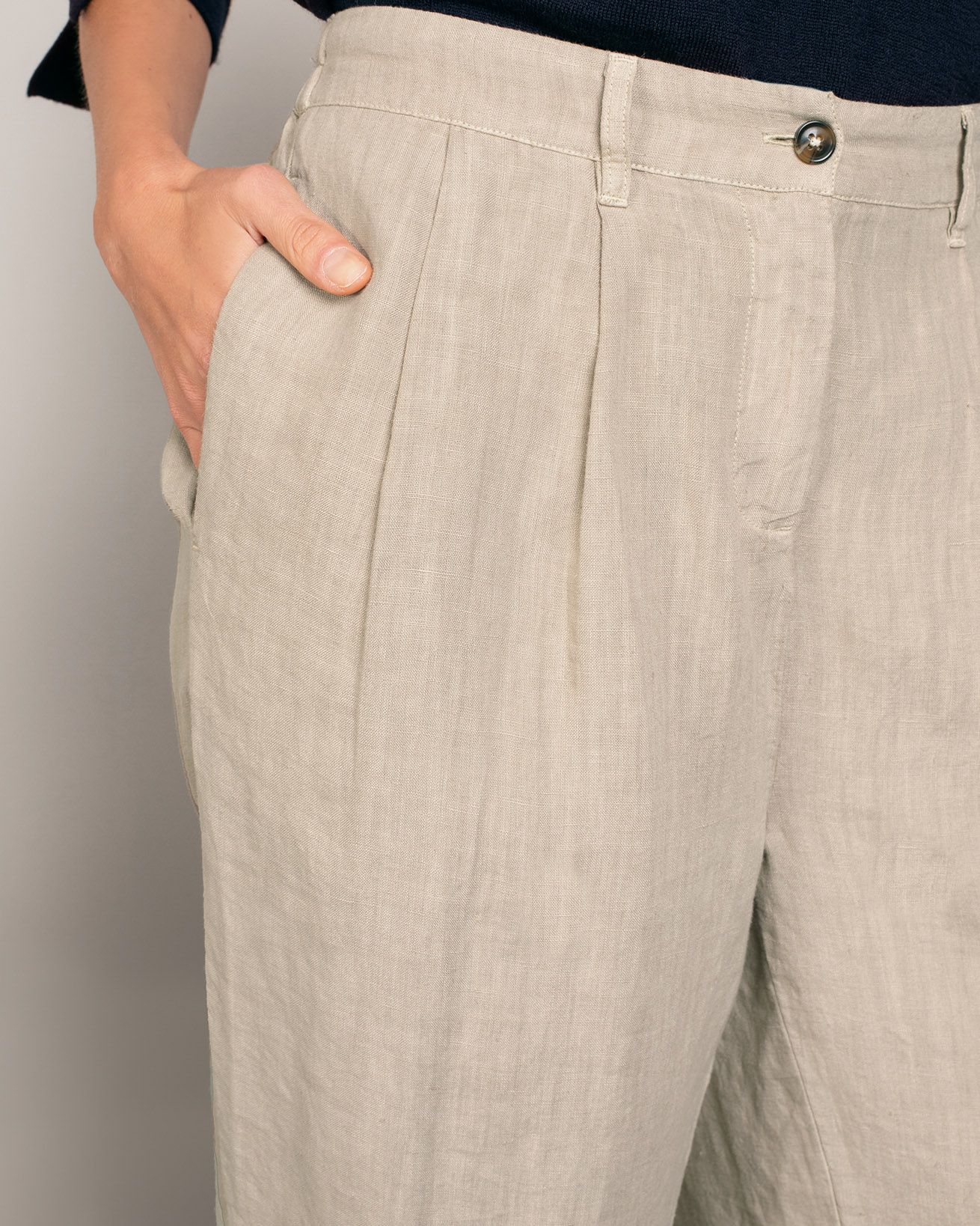 8655_Barrel_Leg_Pleat_Detail_Trouser_Stone_004_WEB.jpg