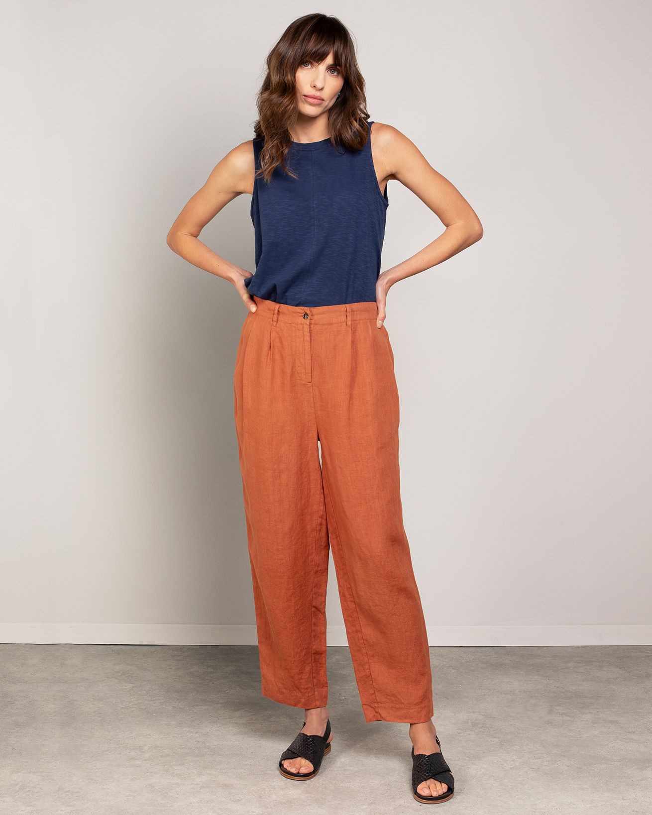 Linen Barrel Leg Pleat Detail Trousers