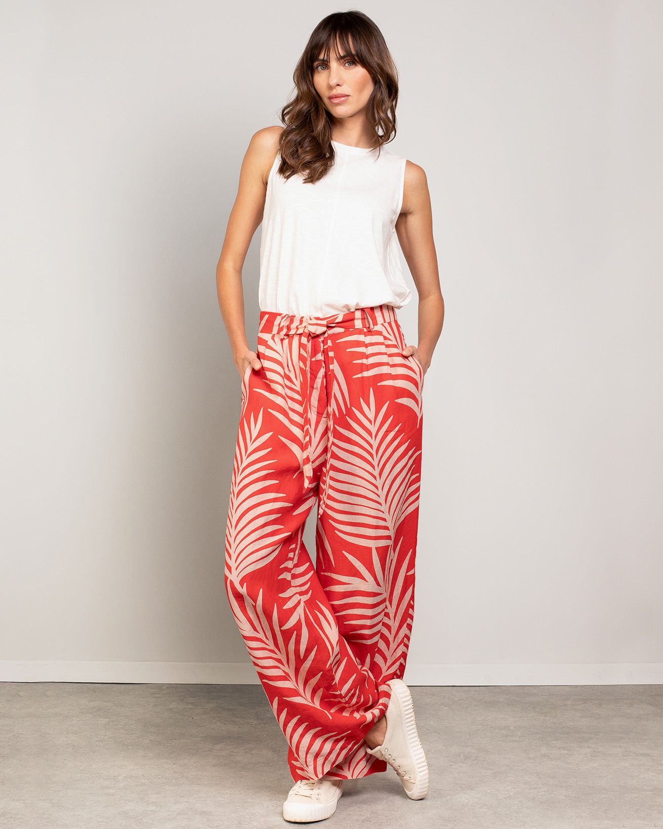 Weite Hose mit selbstbindbarem Gürtel