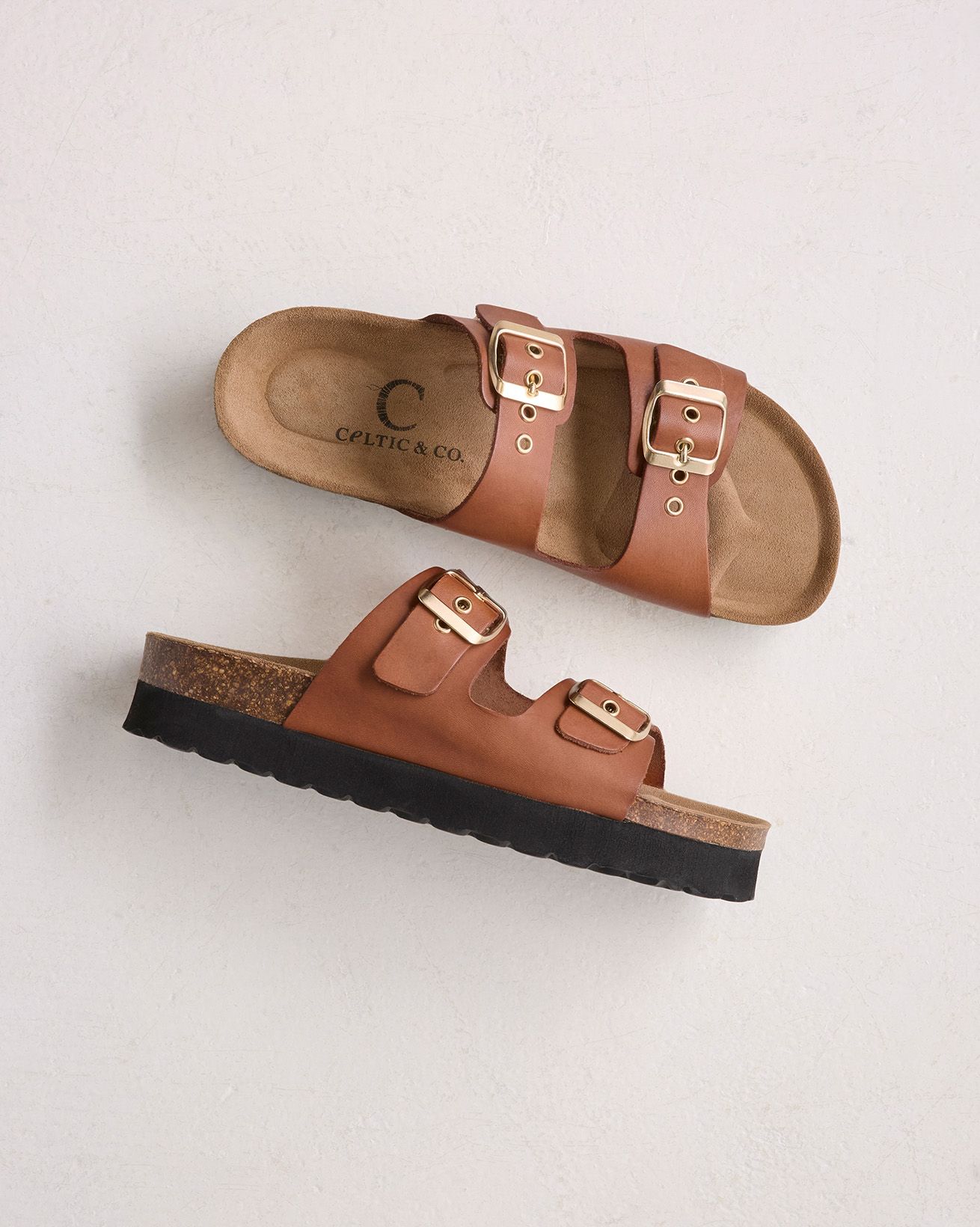 Sandalen mit doppelter Schnalle und mittlerem Absatz