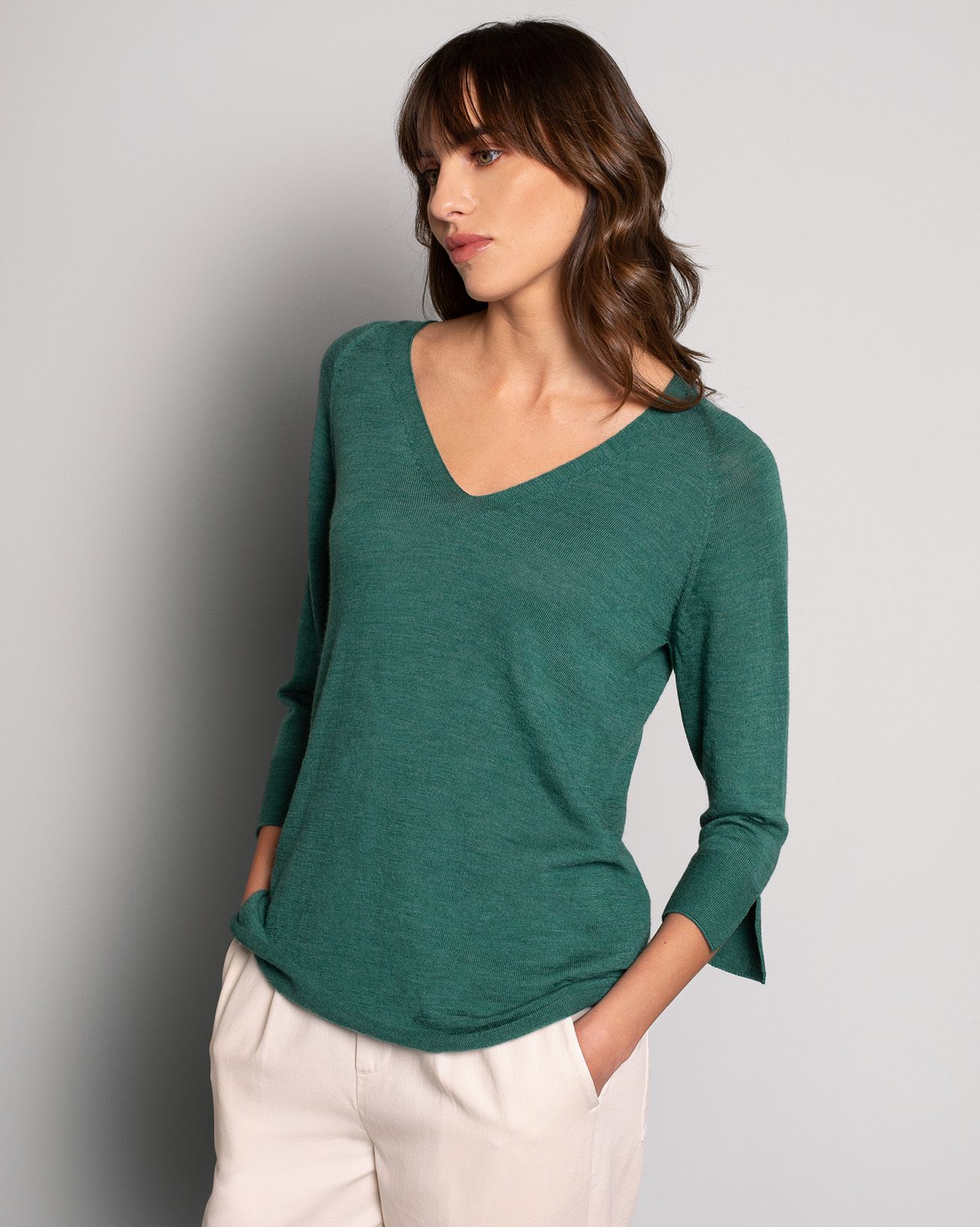 Feinstrickpullover aus Merinowolle mit V-Ausschnitt