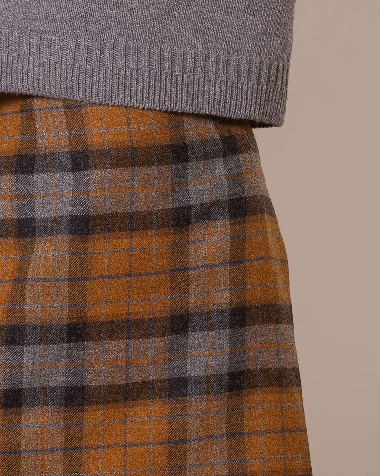 7721_Celt_Wool_Skirt_Cairngorm_Ocre_45_WEB.jpg