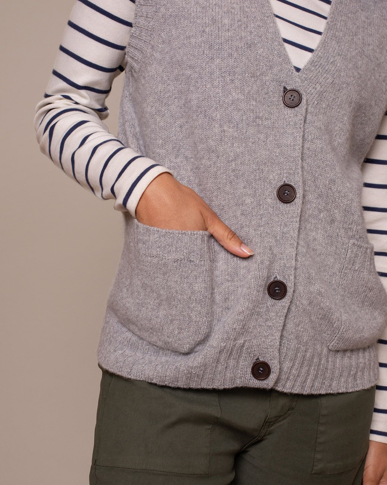 8867_Wool_Waistcoat_Silver_Grey_25_WEB.jpg