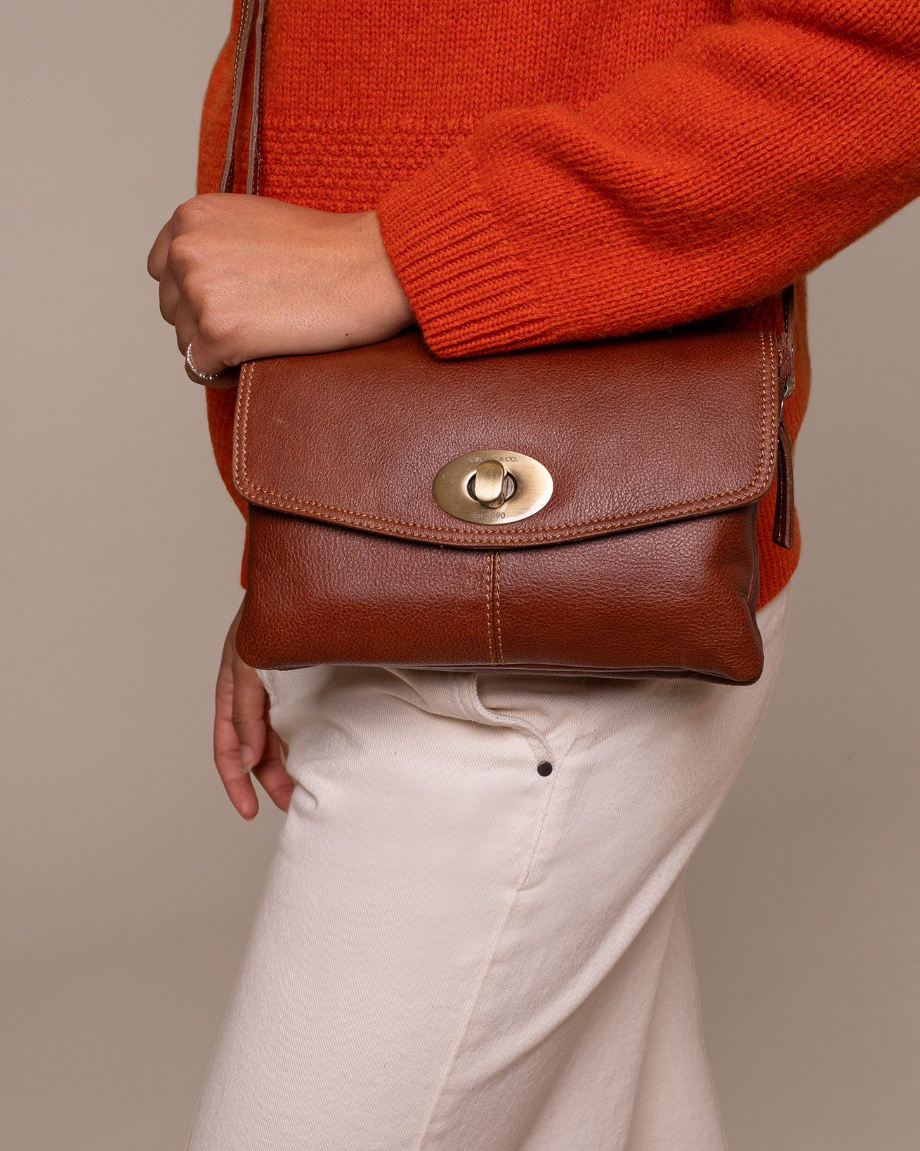 8853_Crossbody_Bag_Leather_Tan_8_WEB.jpg