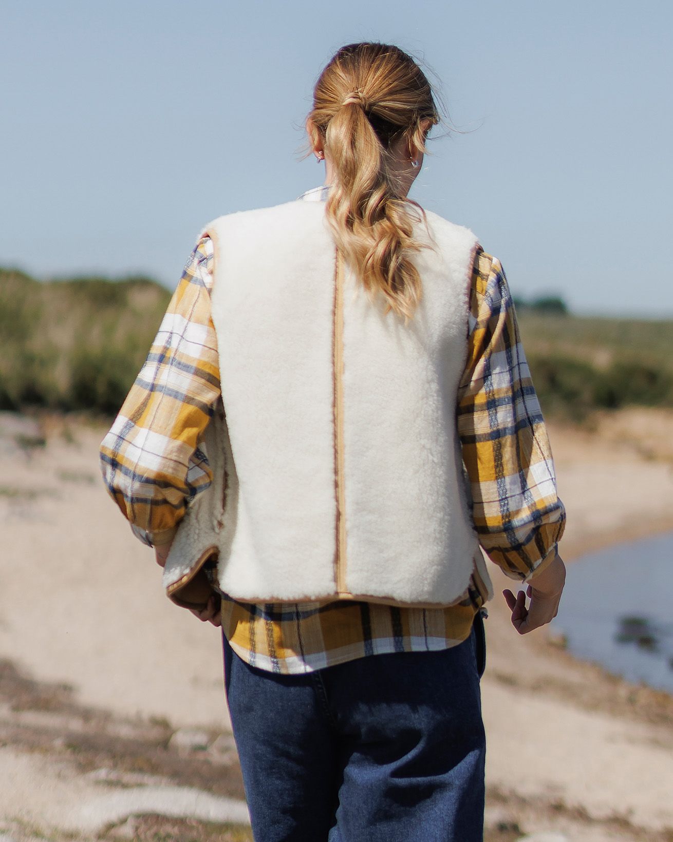 8906_8817_8878_Reversible_Sheepskin_Gilet_Camel_Ecru_448_crop_WEB.jpg