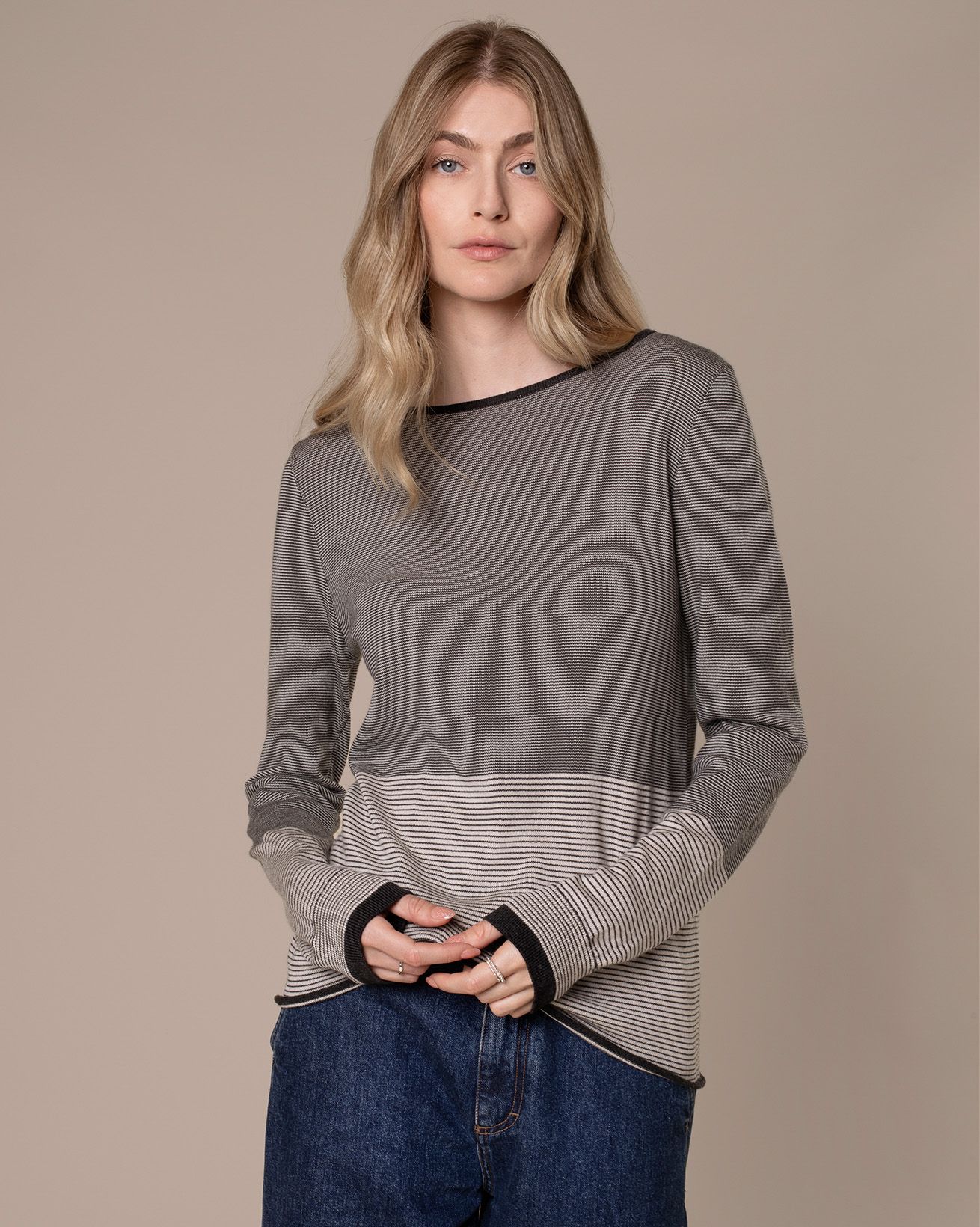 8496-MERINO_FINE_KNIT_BOAT_NECK_JUMPER_CHARCOAL_ECRU-76_WEB.jpg