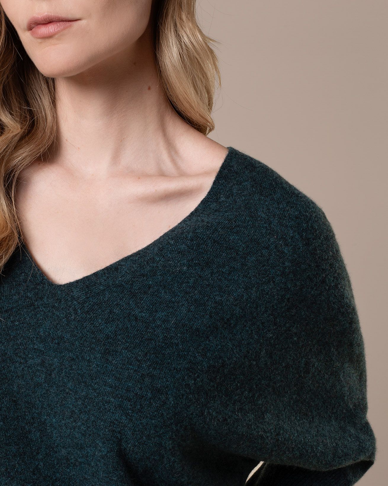 8796_Lambswool_Slouchy_V_Neck_Jumper_Icelandic_Blue-108_WEB.jpg