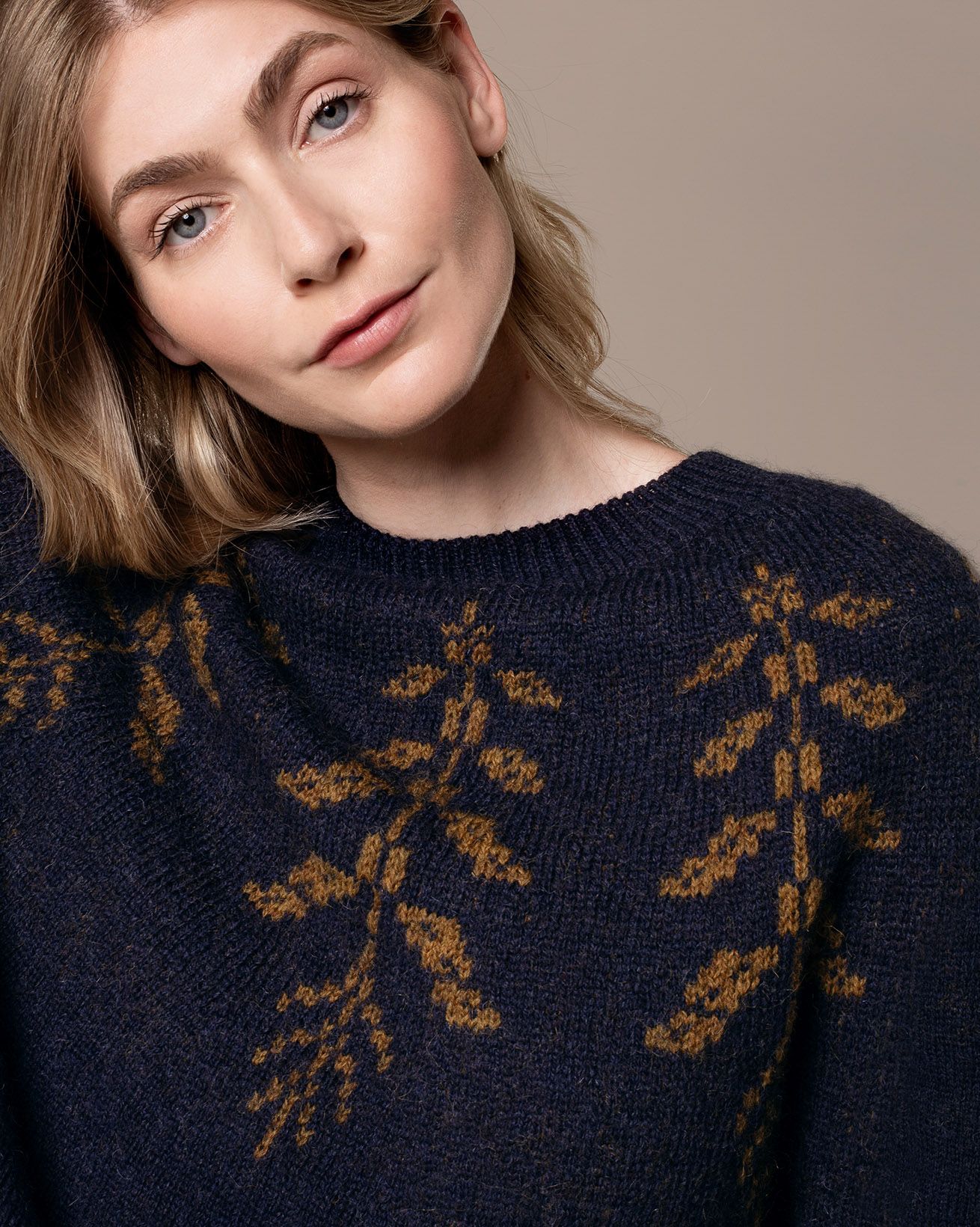 8947_Botanical_Fair_Isle_Jumper_Navy_Olive_2_WEB.jpg