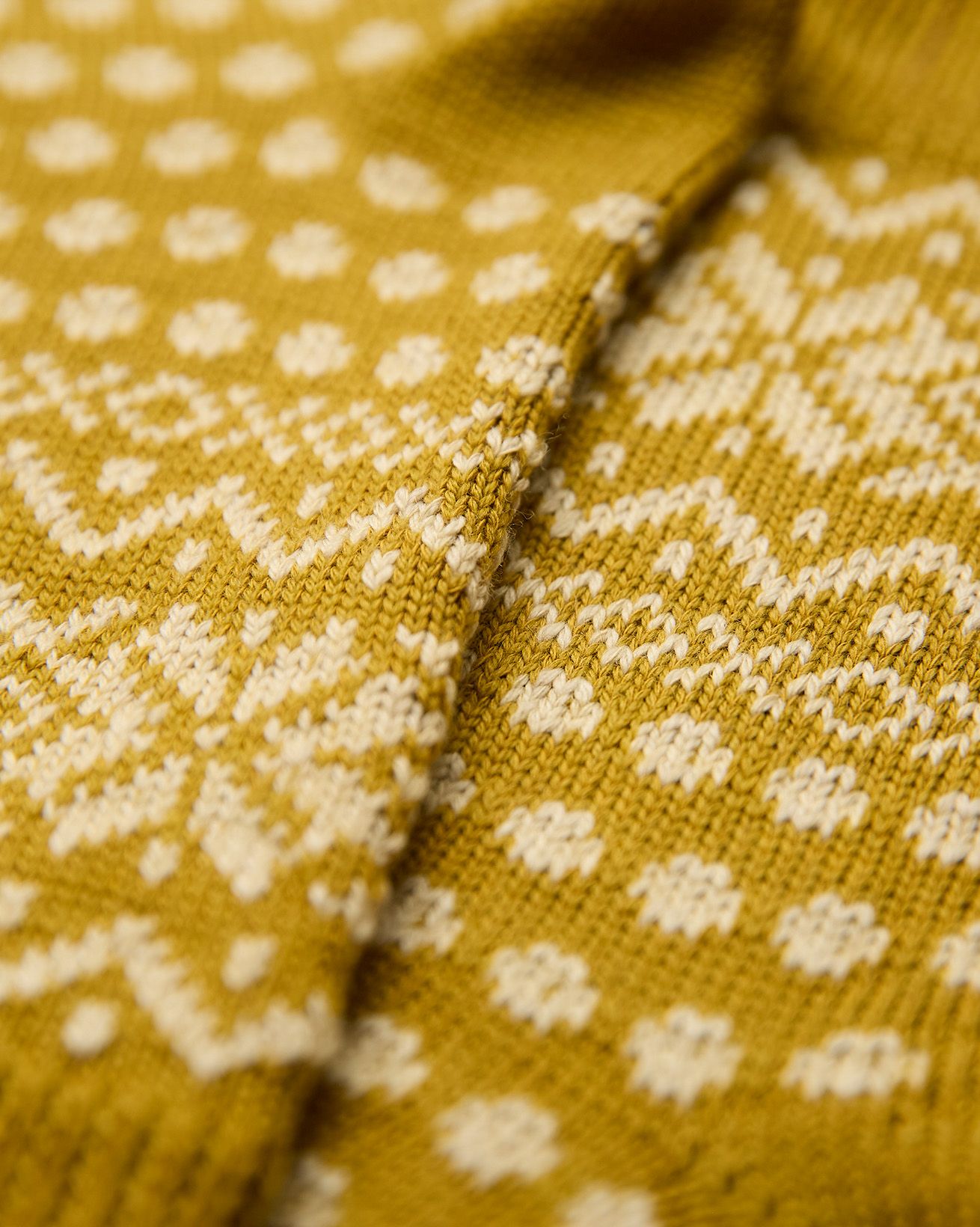 8500_Dotted_Fair_Isle_Merino_Blend_Socks_Ochre_Detail_AMAZON.jpg