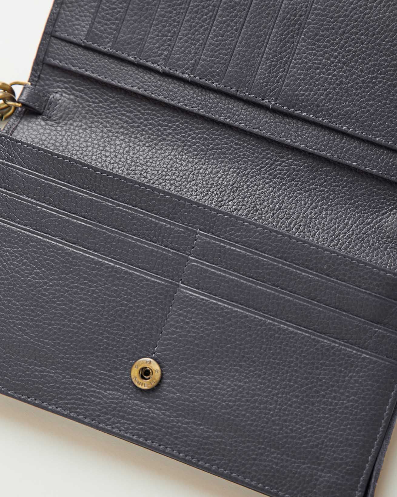 8262_Leather_Phone_Bag_Ink_Well_Detail_1_WEB.jpg