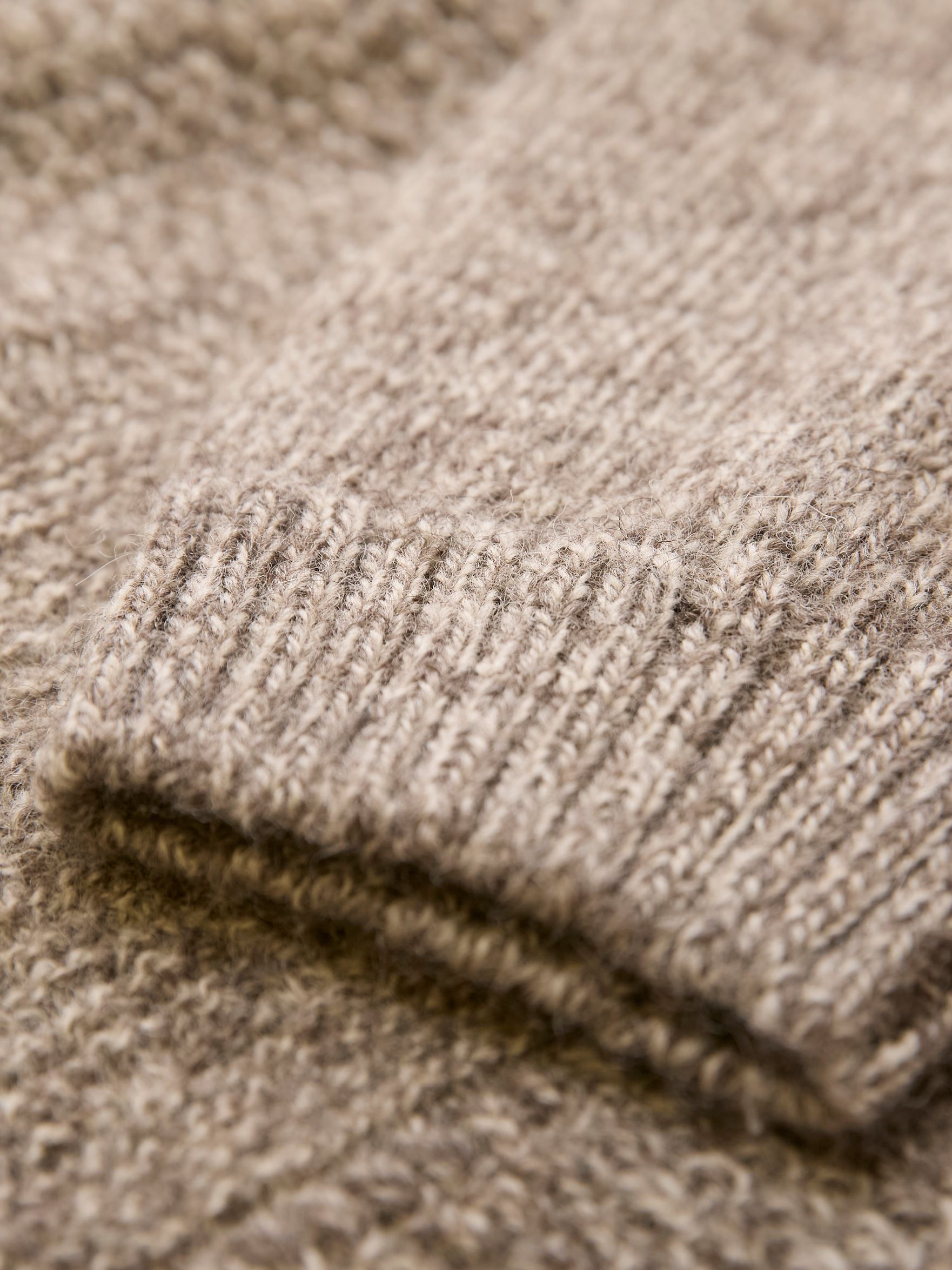 8979_Mens_Saddle_Shoulder_Stitch_Detail_Jumper_Oatmeal_Twist_Detail_3.jpg