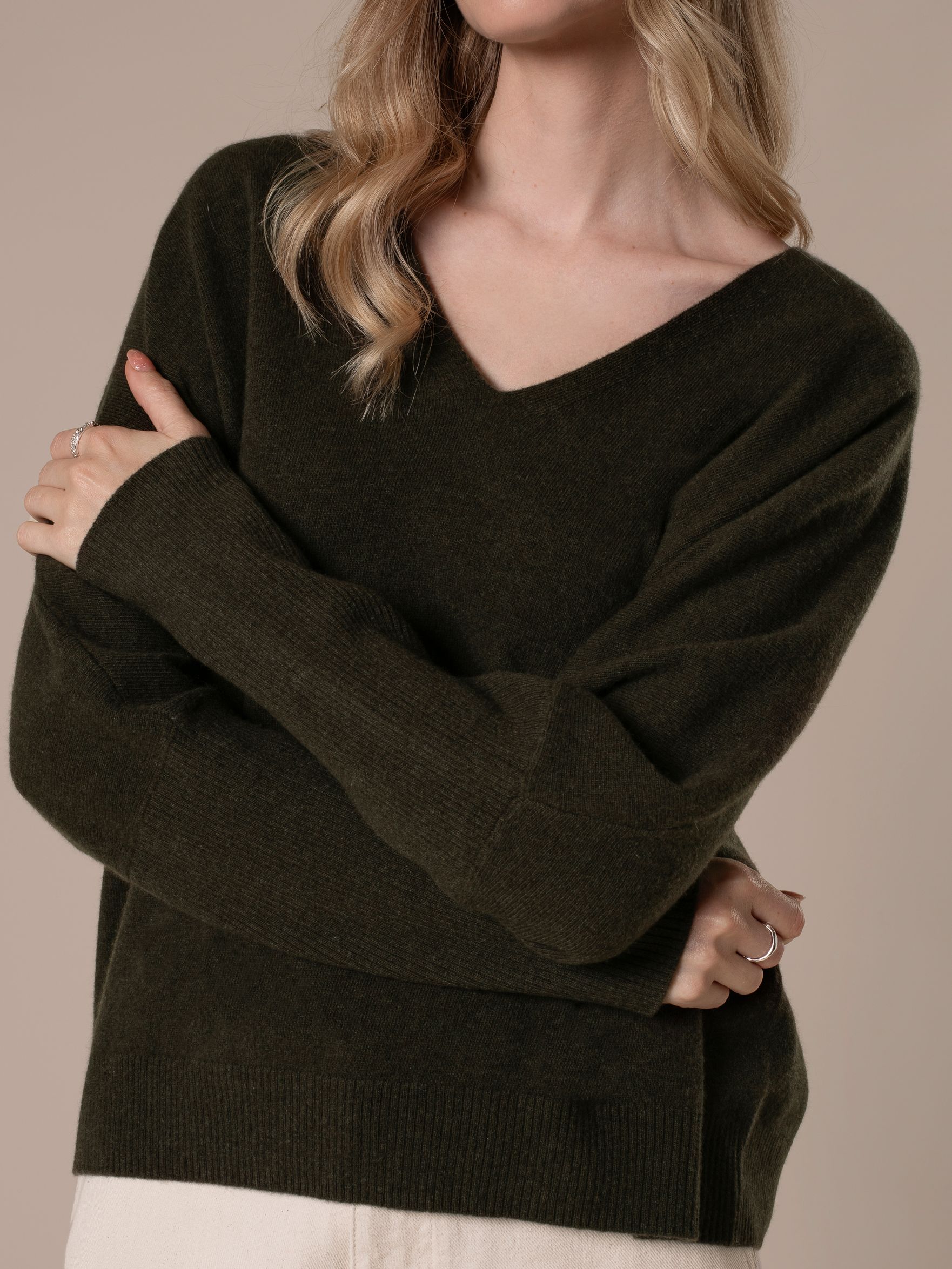 8796_Lambswool_Slouchy_V_Neck_Jumper_Olive-167.jpg
