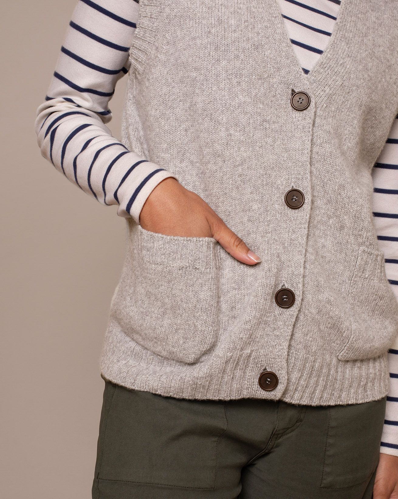 8867_Lambswool_Waistcoat_Silver_Grey_25_WEB.jpg