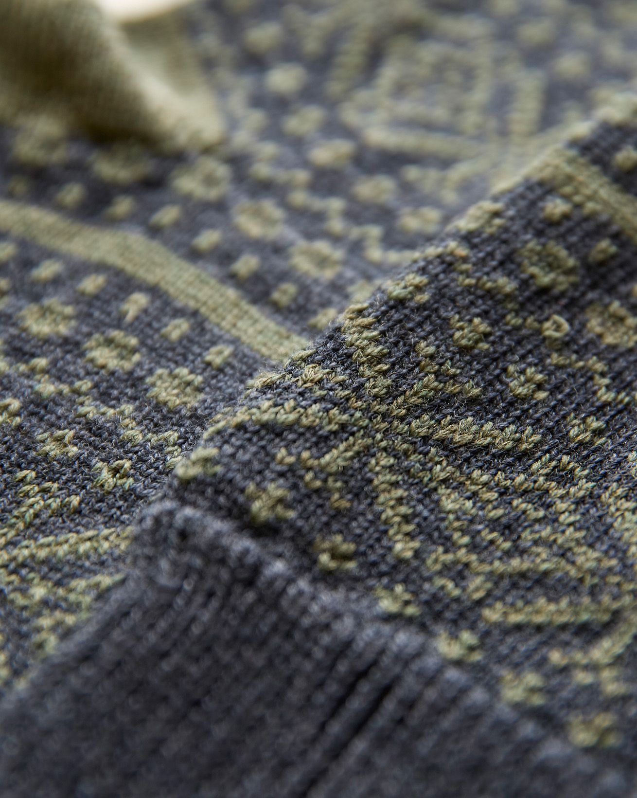 7890_Mens_Merino_Cotton_Fair_Isle_Sock_Navy_Olive_Detail_WEB.jpg