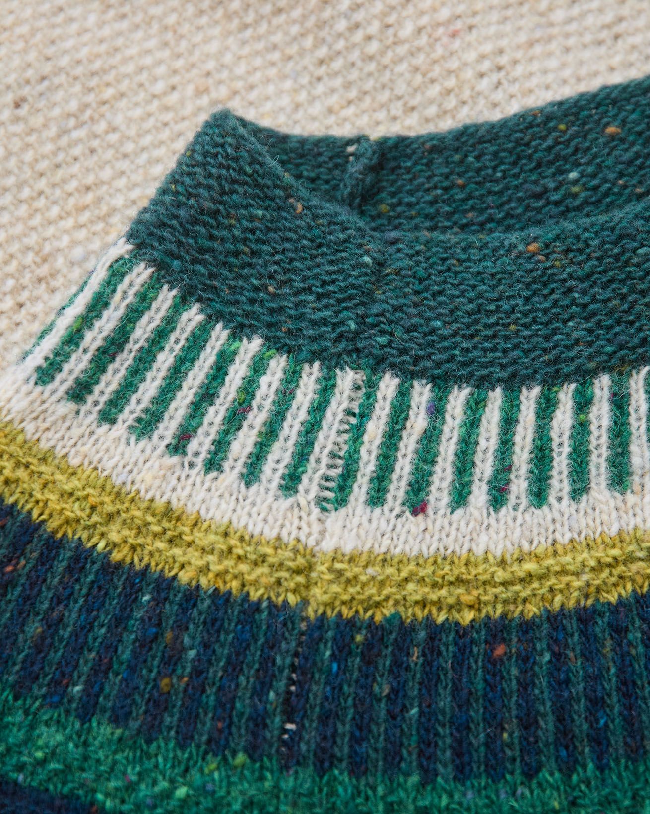 7675_Statement_Donegal_Jumper_Oatmeal_Emerald_Detail_1_WEB.jpg