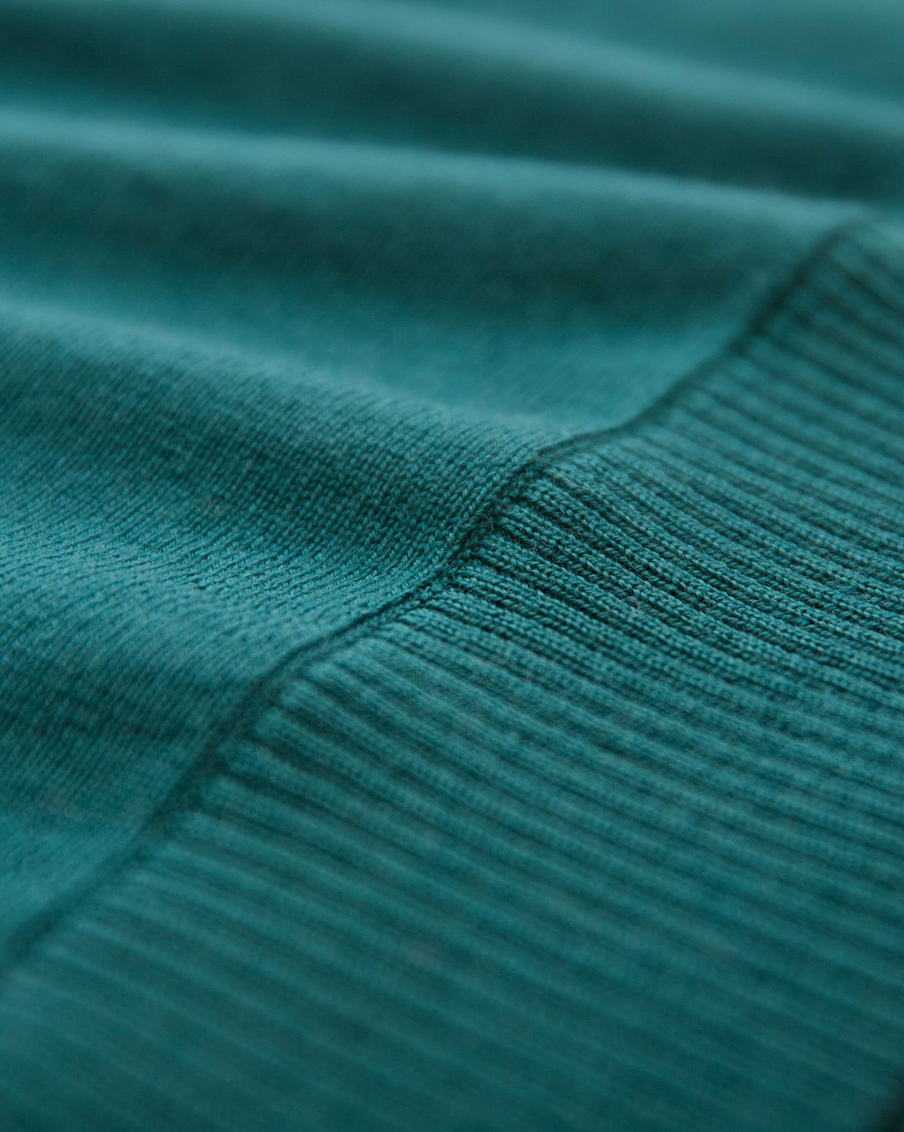 9045_Fine_Knit_Merino_Dolman_Jumper_Teal_Detail_1_WEB.jpg