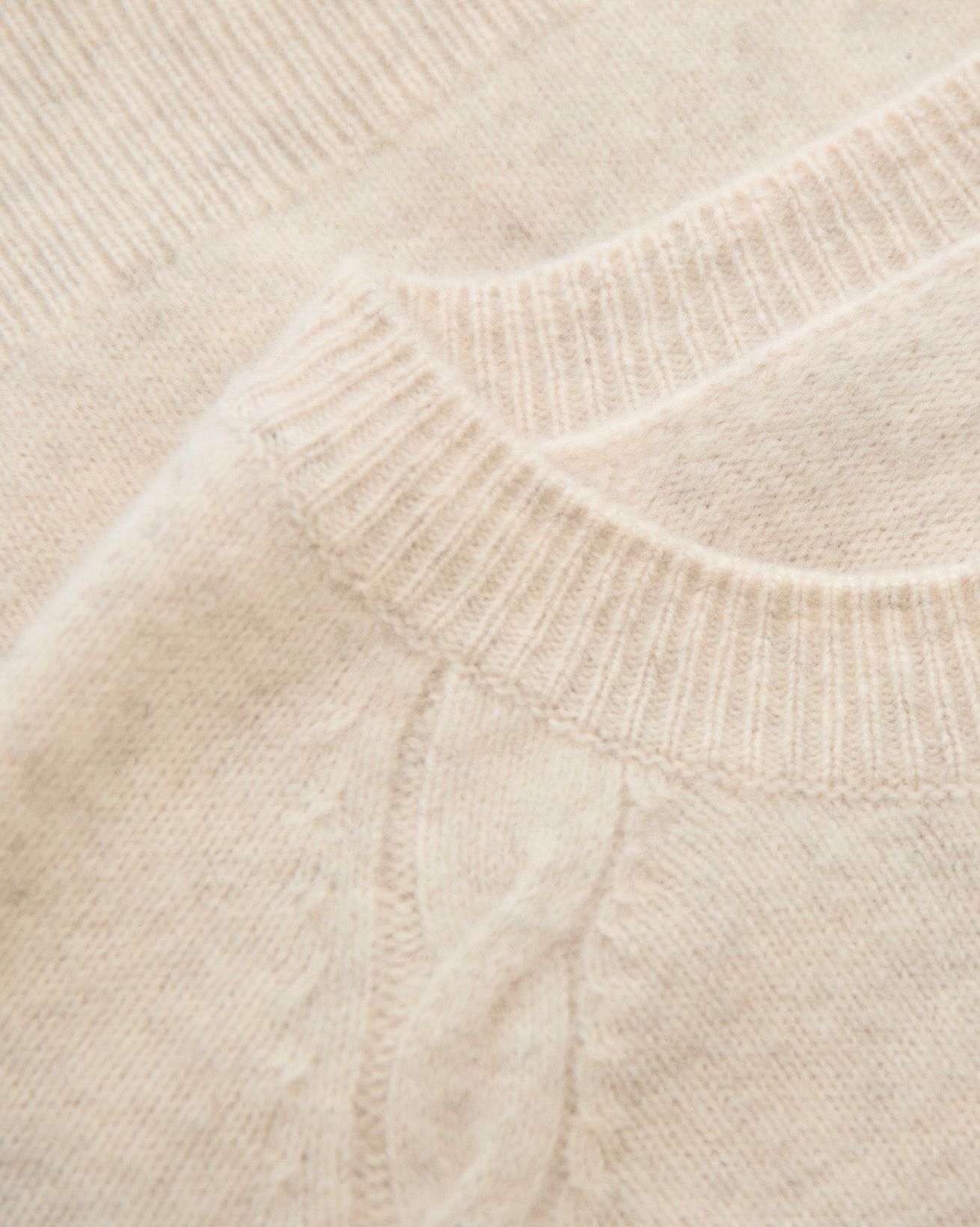 9009_Cable_Detail_Raglan_Cardigan_Oatmeal_Detail_1_WEB.jpg