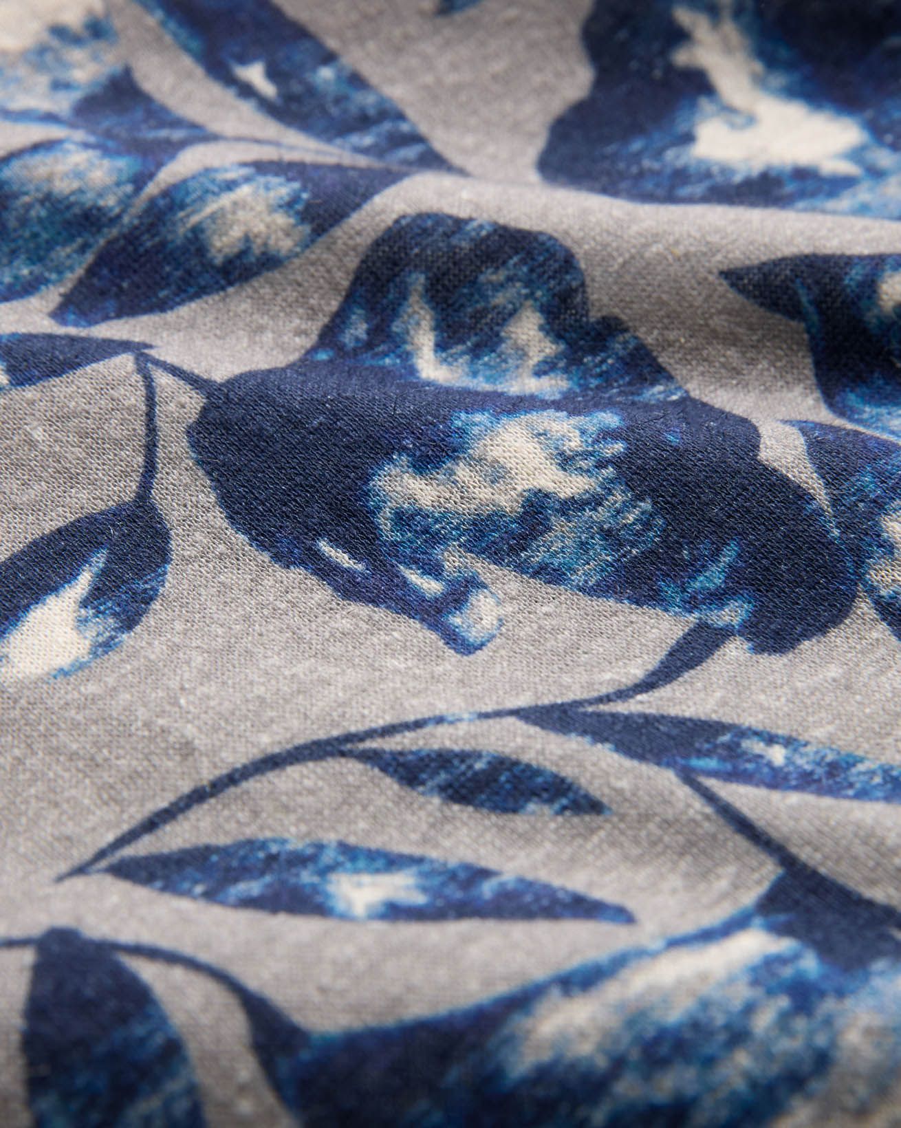 8421_Linen_Cotton_V_Neck_Shirt_Mid_Blue_Leaf_Print_Detail_1_WEB.jpg