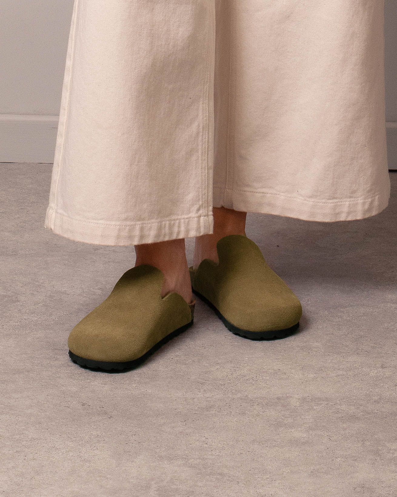 Suede Minimal Clogs