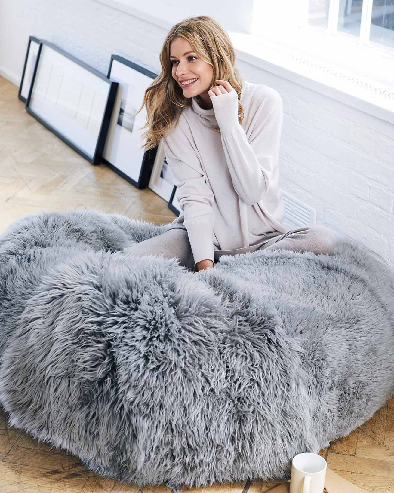 Pouf yeti en peau de mouton