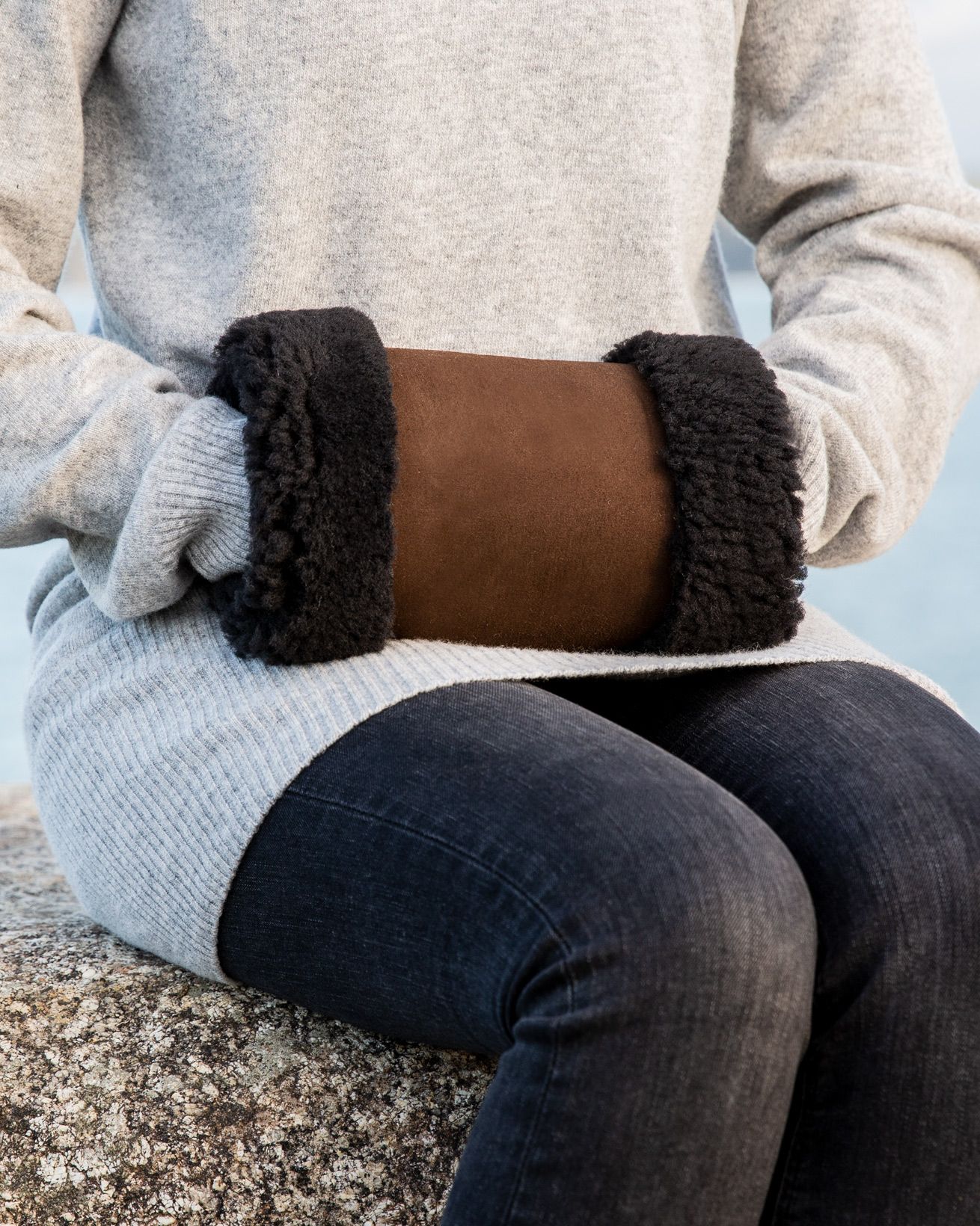 Shearling Handmuff