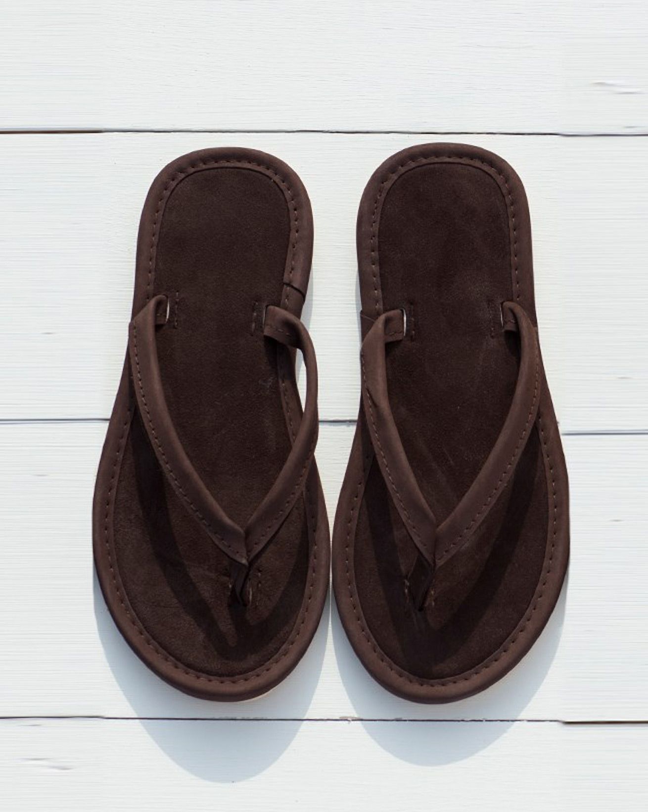 Tongs en nubuck et daim